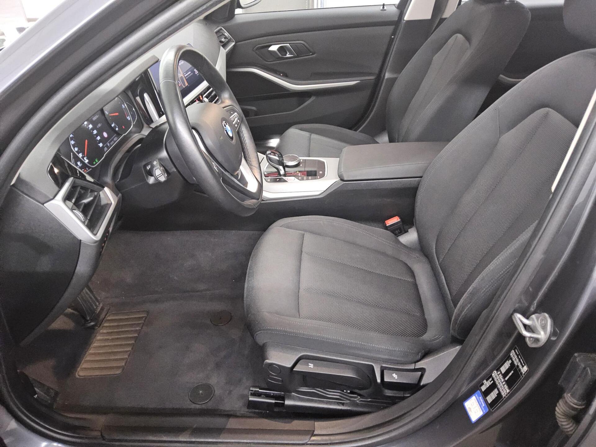 BMW 320dA Touring Navi Panoramadach LED LC+ StandHzg 8