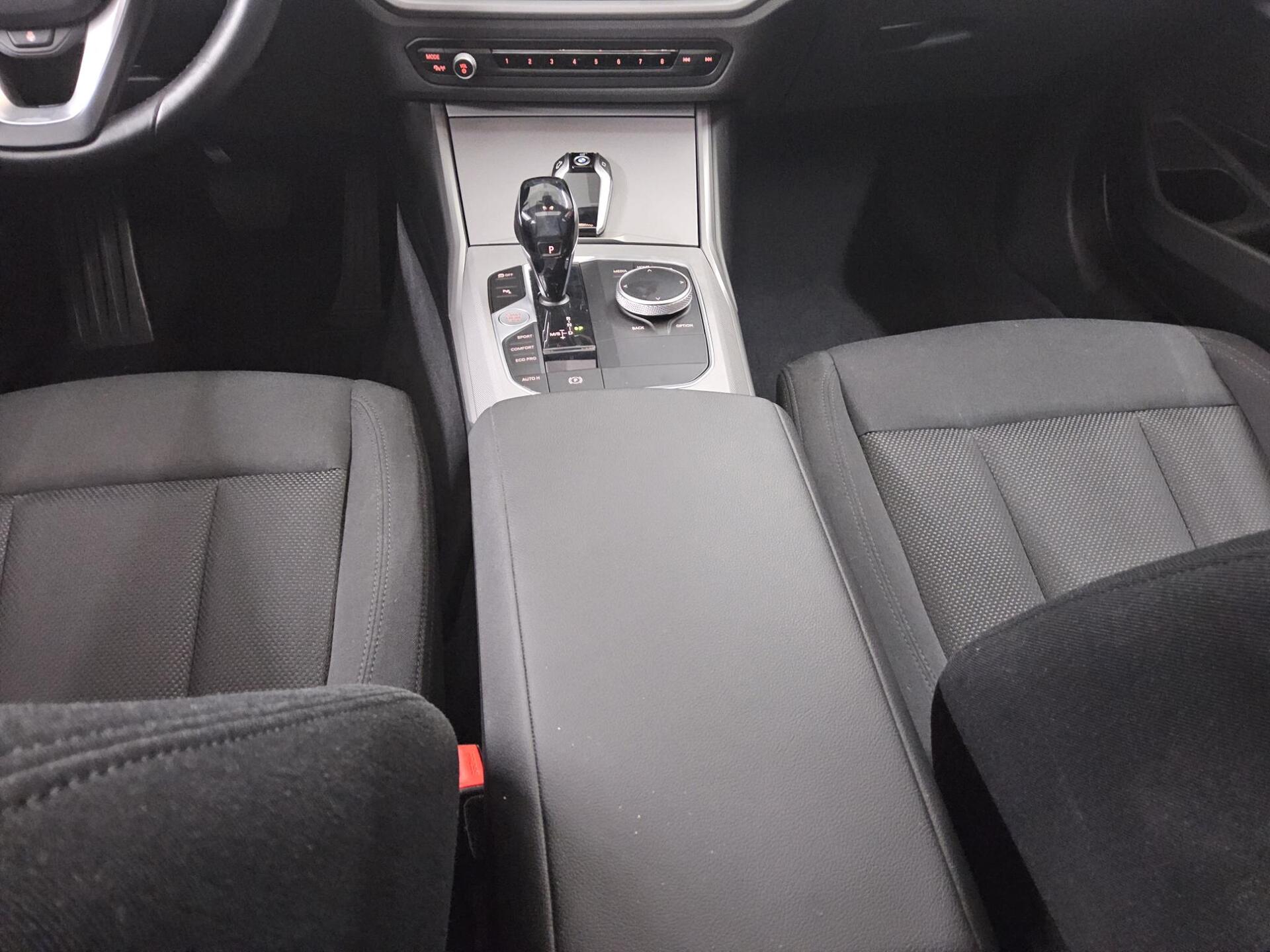 BMW 320dA Touring Navi Panoramadach LED LC+ StandHzg 6