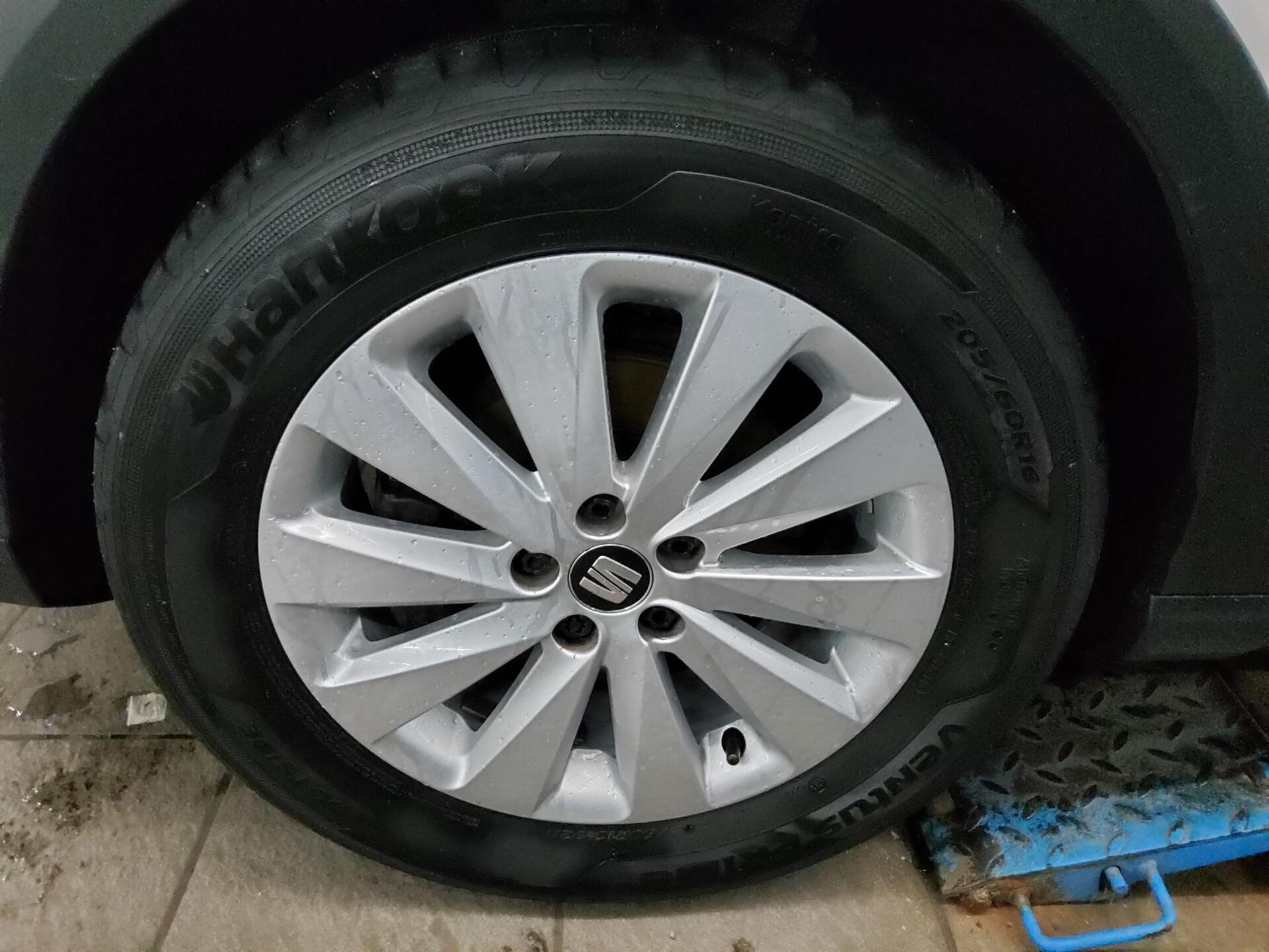 Seat Arona 1.0 TSI Xcellence Navi AHK PDC Tempomat 10