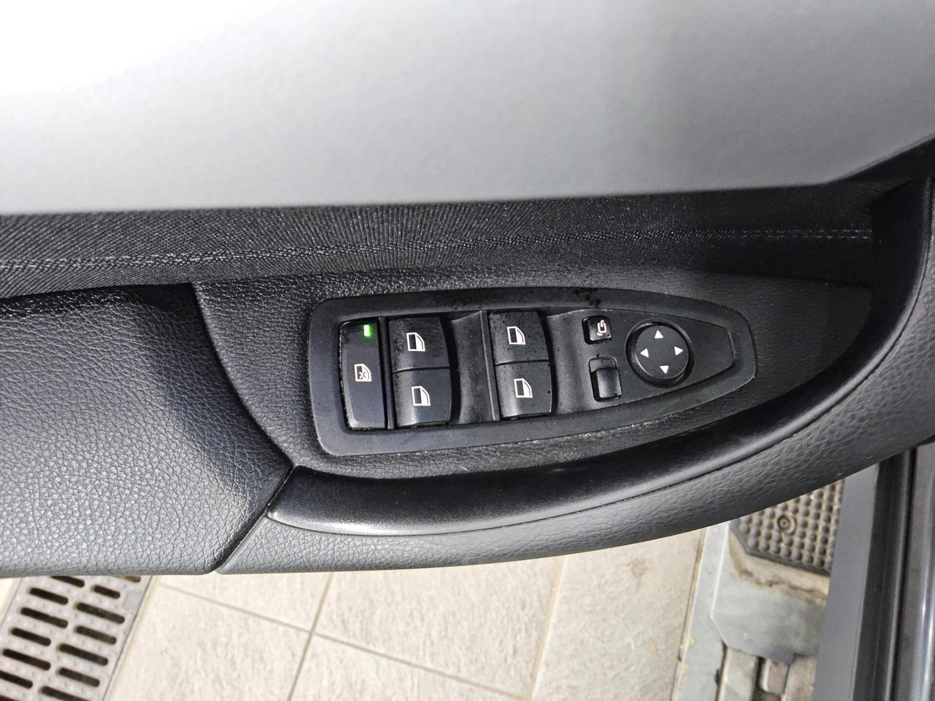 BMW X1 xDrive25e Advantage Navi+ LED HuD AHK HiFi 9