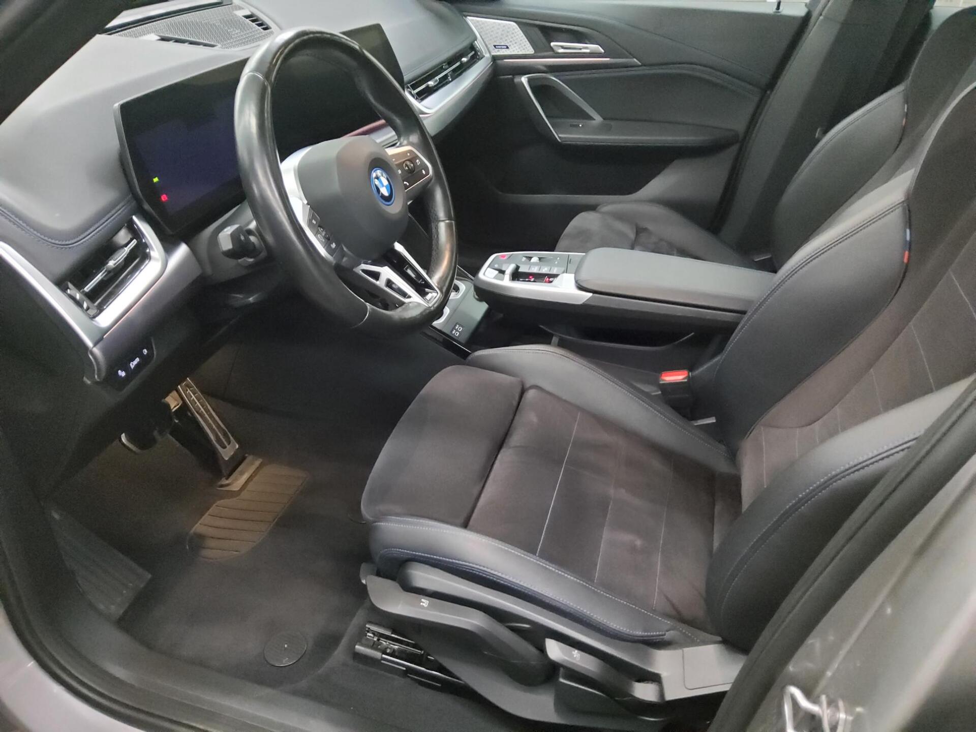 BMW X1 xDrive25e M-Sport Navi LED Pano H-K AHK RfK 9