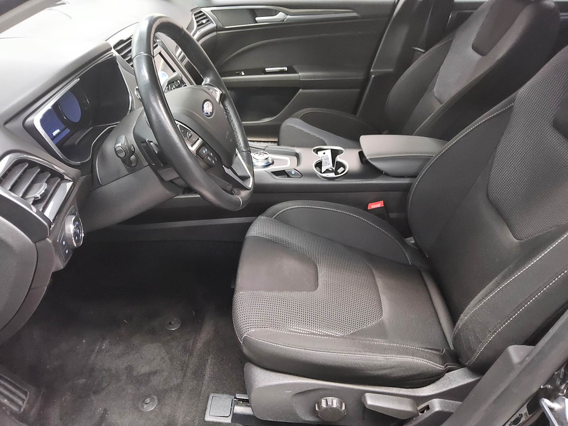 Ford Mondeo Turnier 2.0 EB Titanium Navi RfK AHK Shz 8