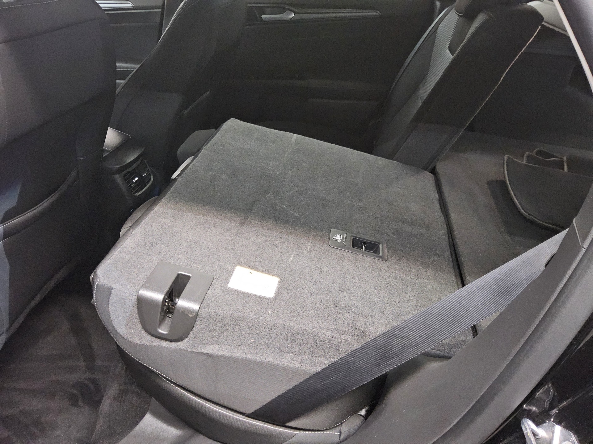 Ford Mondeo Turnier 2.0 EB Titanium Navi RfK AHK Shz 12