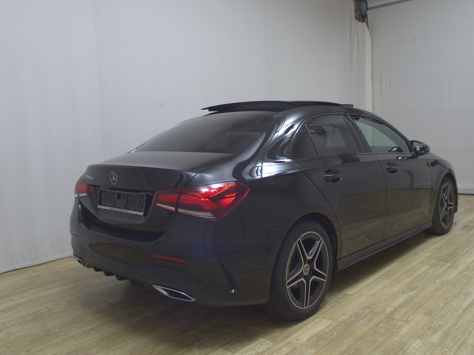 Mercedes-Benz A 180 Lim. d AMG-Line Navi LED Panorama Sound 4