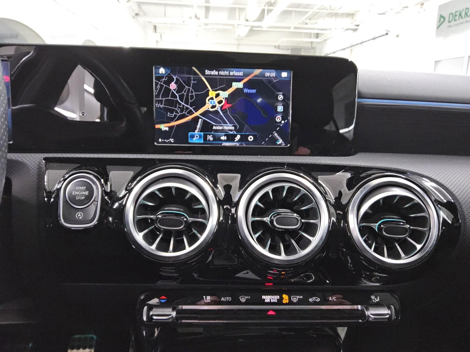 Mercedes-Benz A 180 Lim. d AMG-Line Navi LED Panorama Sound 7