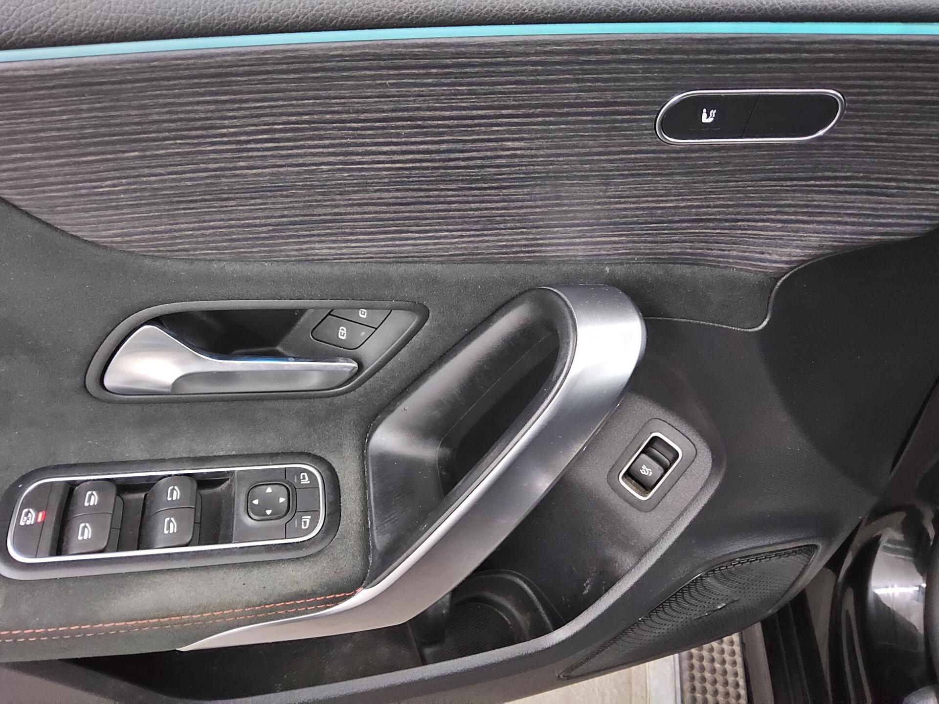 Mercedes-Benz A 180 Lim. d AMG-Line Navi LED Panorama Sound 10