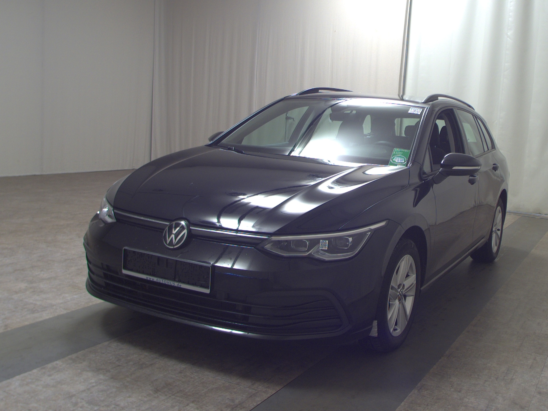 Volkswagen Golf-8 Var. 2.0 TDI Life Navi LED+ DC ACC 2