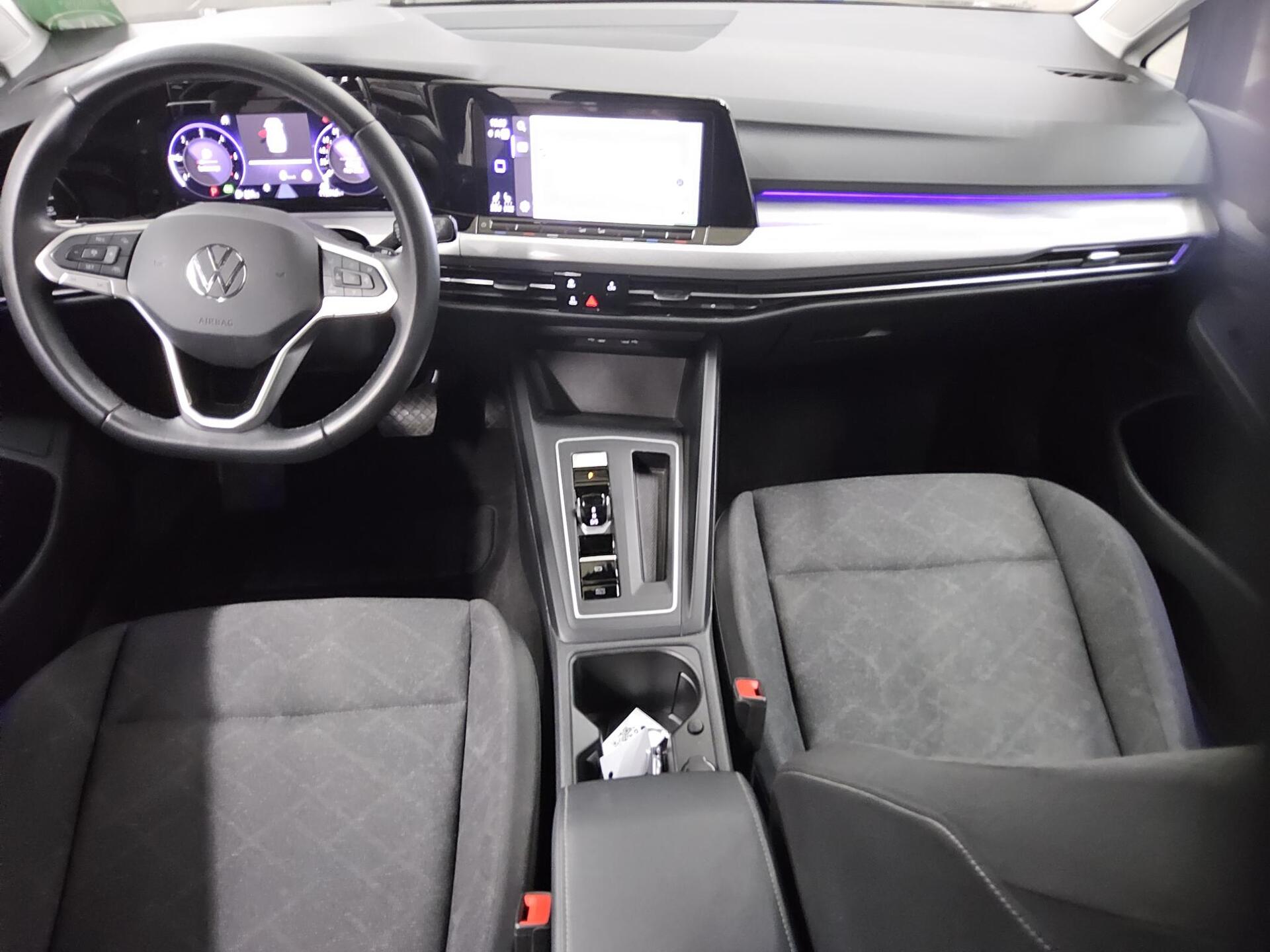 Volkswagen Golf-8 Var. 2.0 TDI Life Navi LED+ DC ACC 5