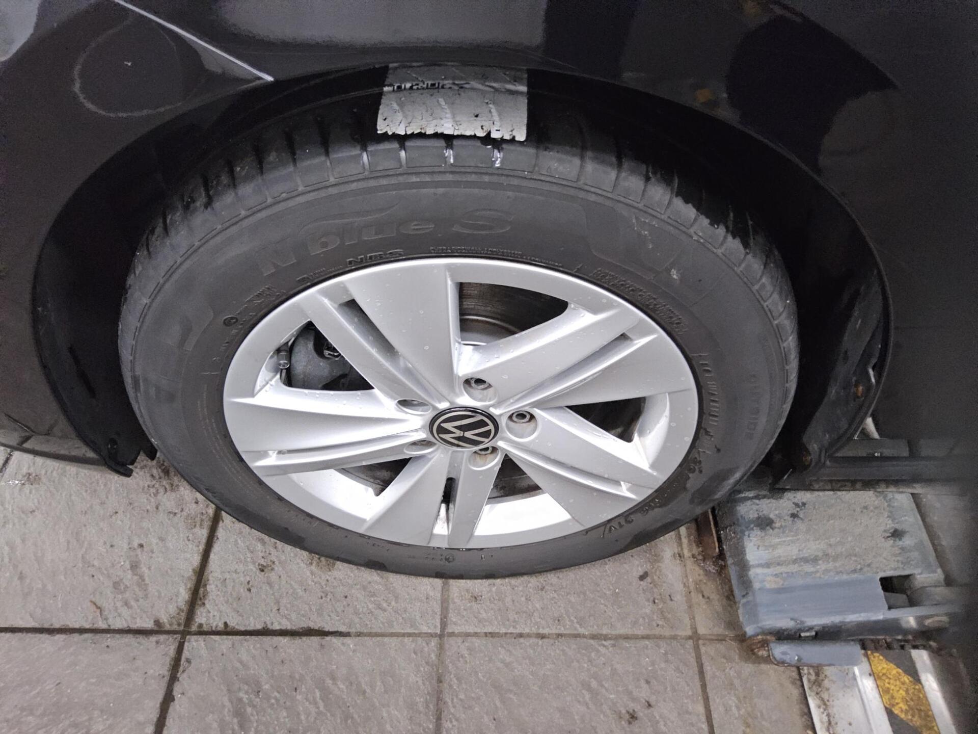 Volkswagen Golf-8 Var. 2.0 TDI Life Navi LED+ DC ACC 11