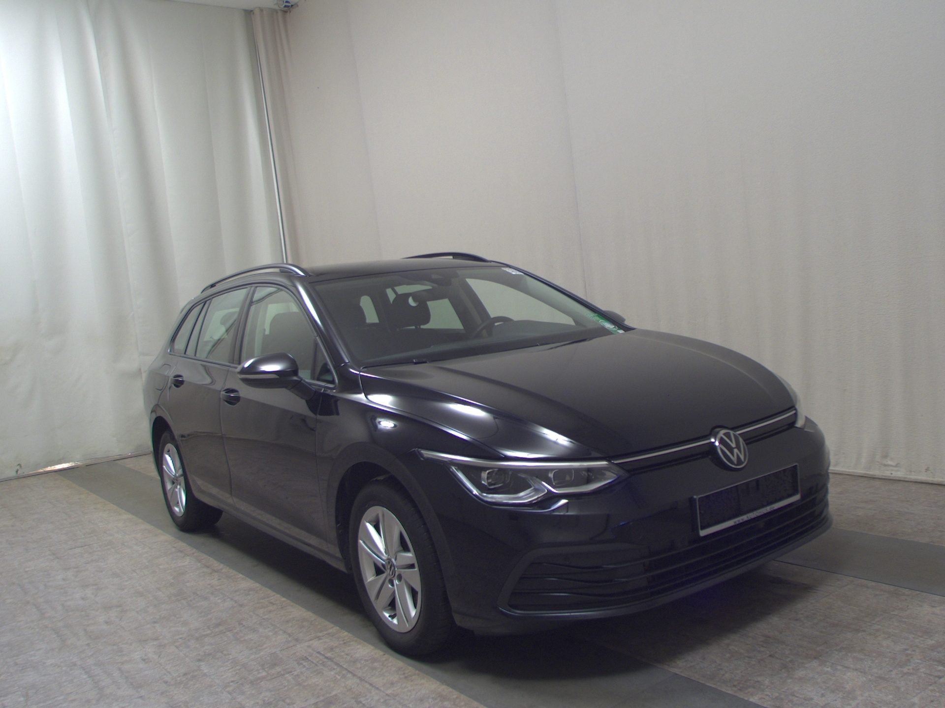 Volkswagen Golf-8 Var. 2.0 TDI Life Navi LED+ DC ACC 3