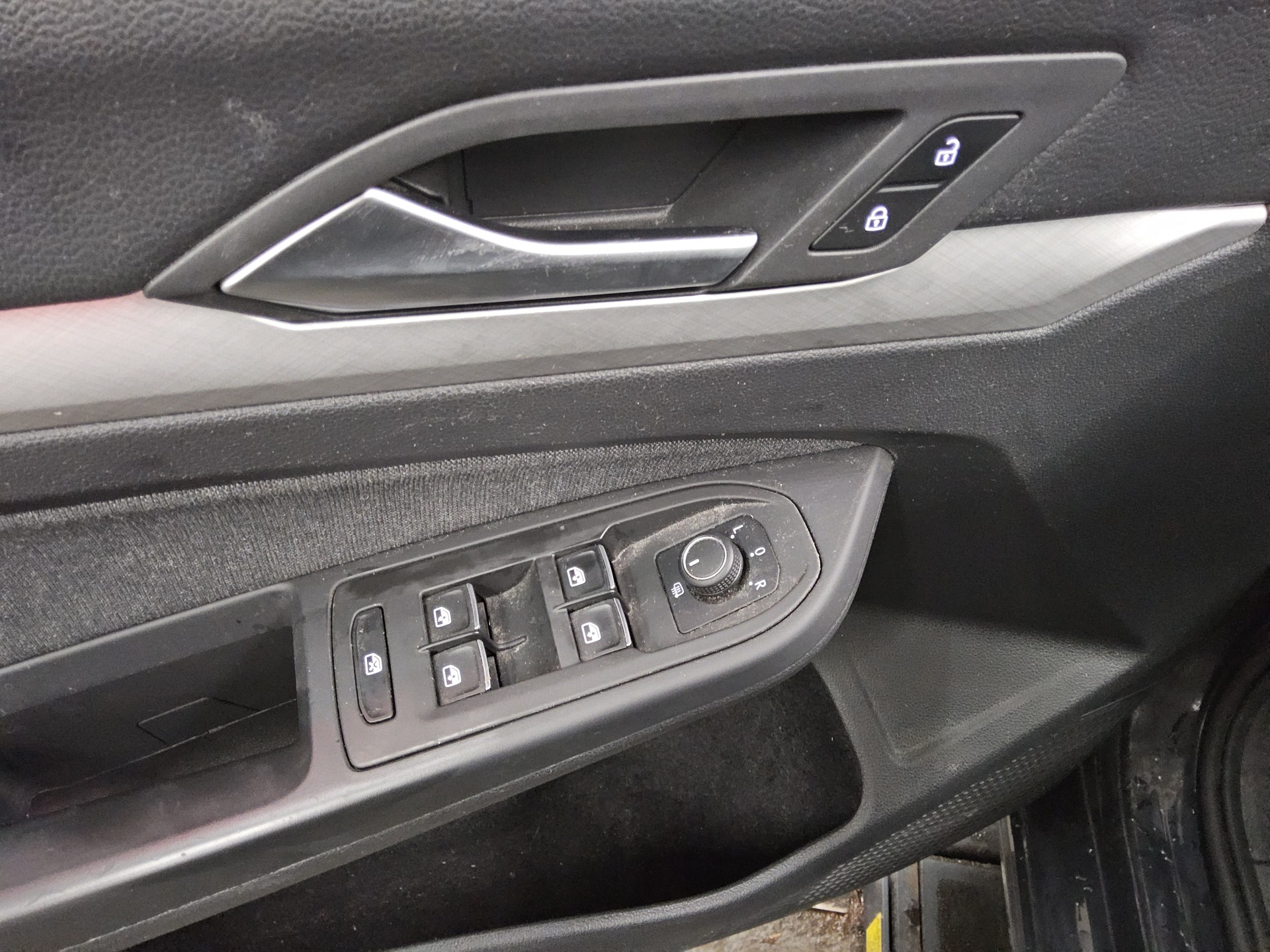 Volkswagen Golf-8 Var. 1.5 eTSI Life Navi AID 9