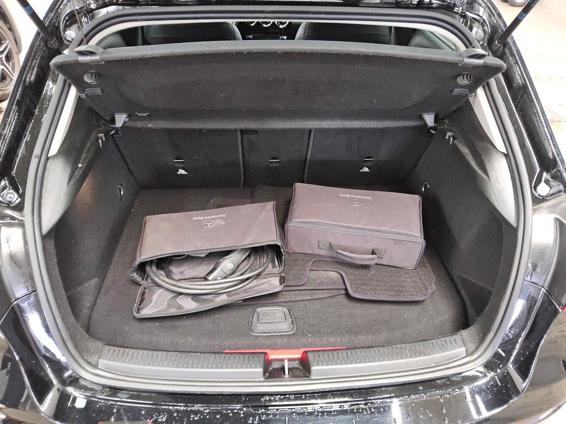 Mercedes-Benz A 250 e Leder Navi SHZ Tempomat PDC 12