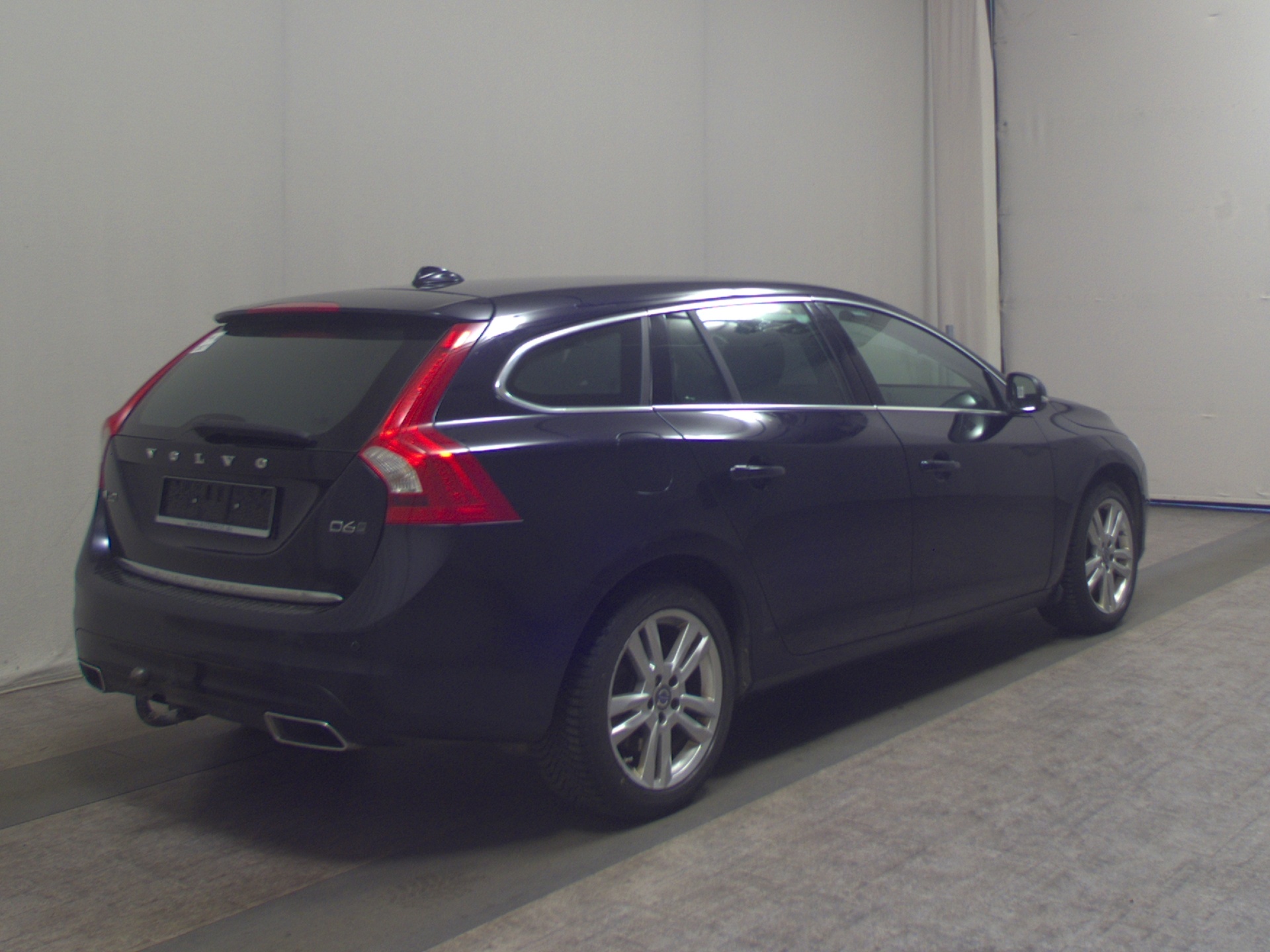 Volvo V60 D6 AWD Summum Leder Navi Xenon AHK HU 06/27 4