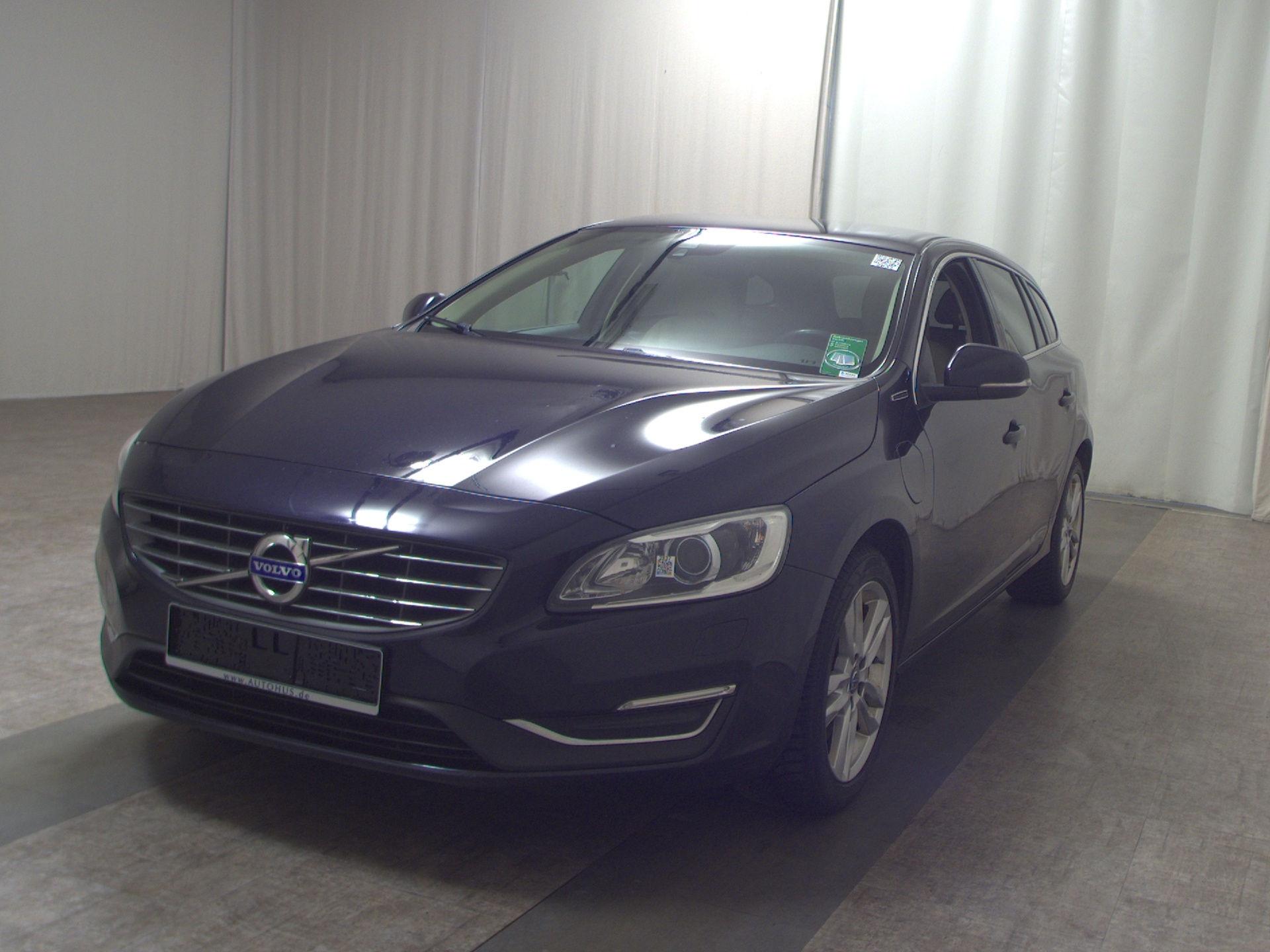 Volvo V60 D6 AWD Summum Leder Navi Xenon AHK HU 06/27 2