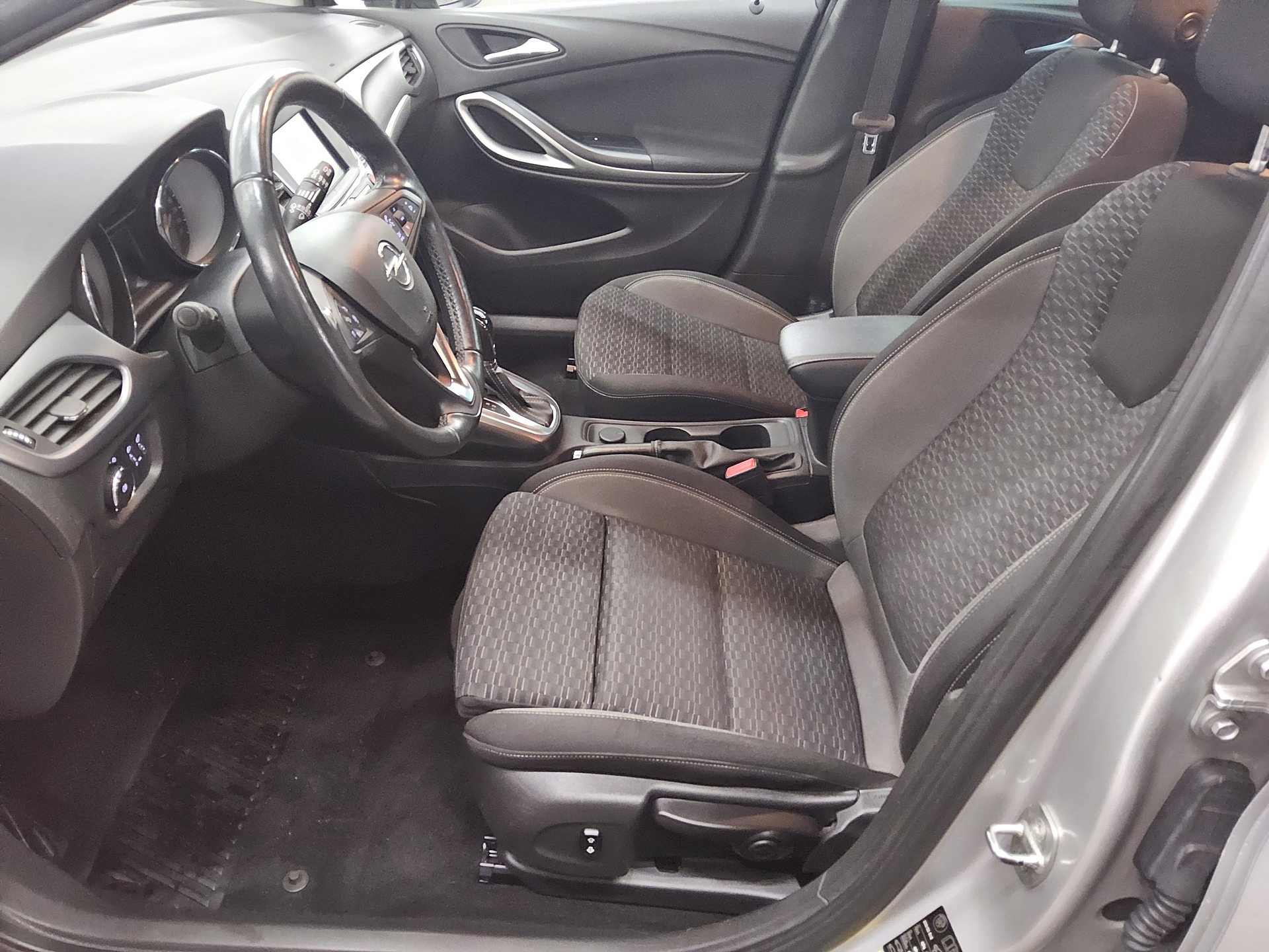 Opel Astra ST 1.5 D Business Ed. Navi LED AHK Shz PDC 8