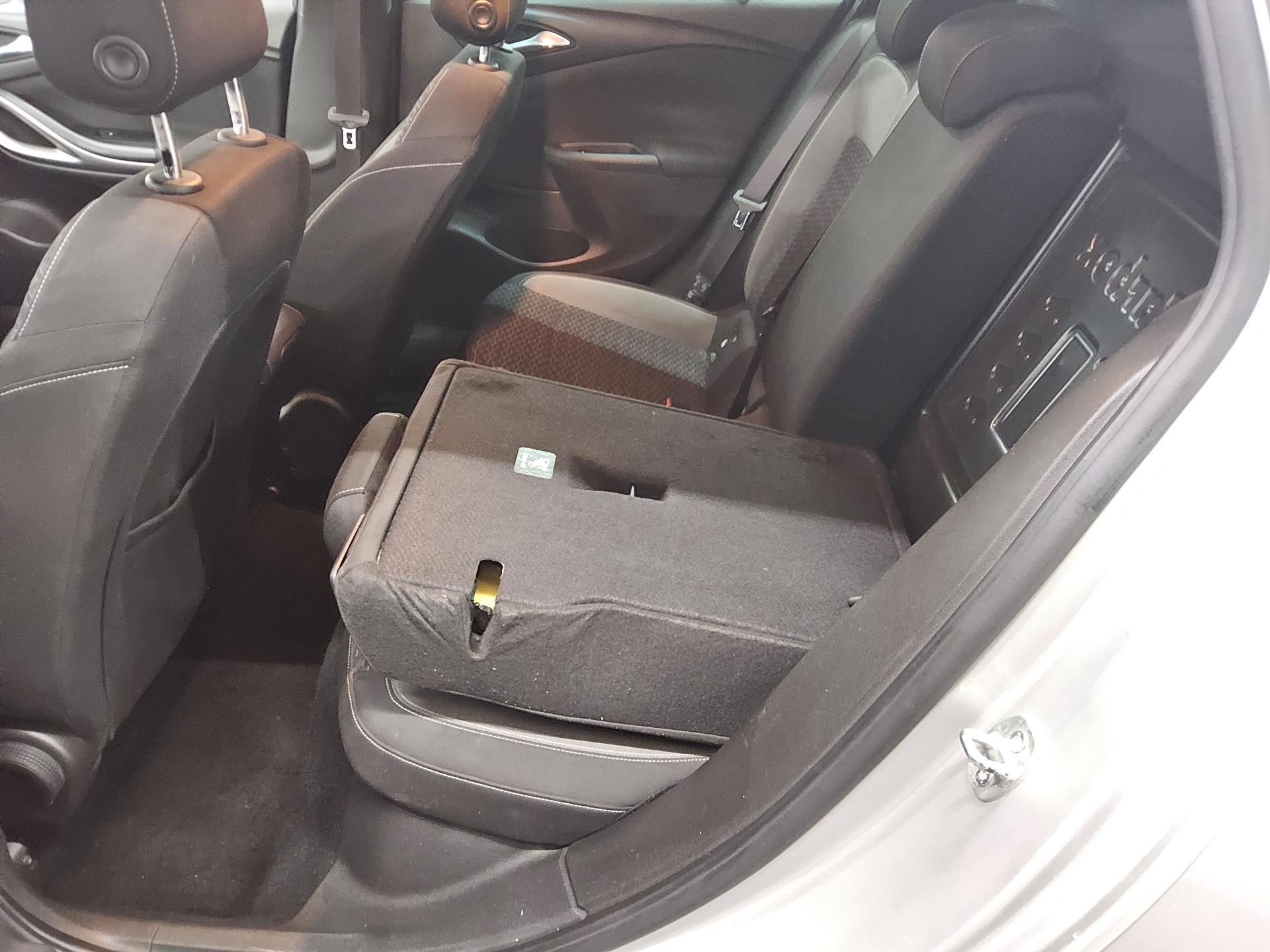 Opel Astra ST 1.5 D Business Ed. Navi LED AHK Shz PDC 12