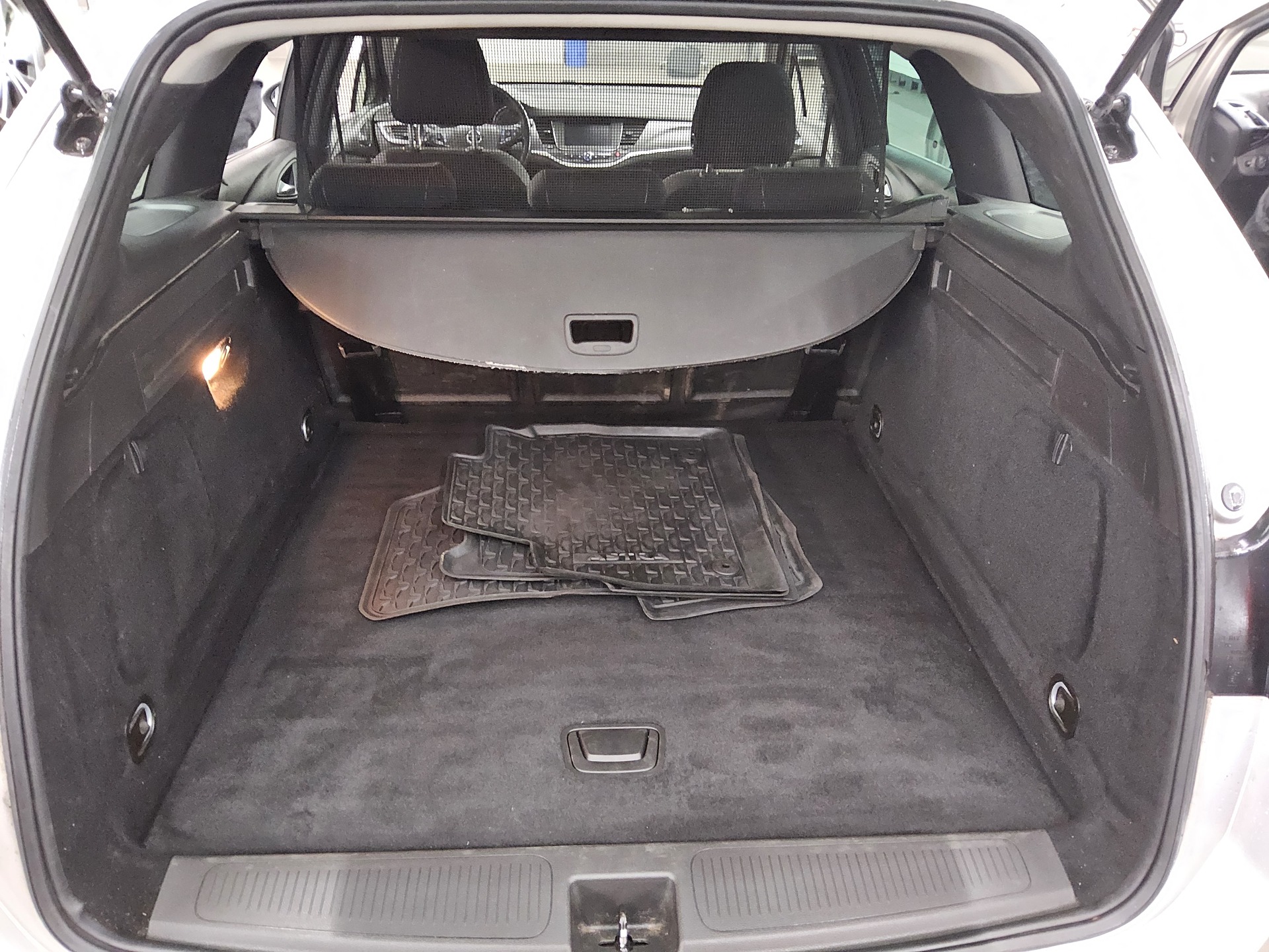 Opel Astra ST 1.5 D Business Ed. Navi LED AHK Shz PDC 11