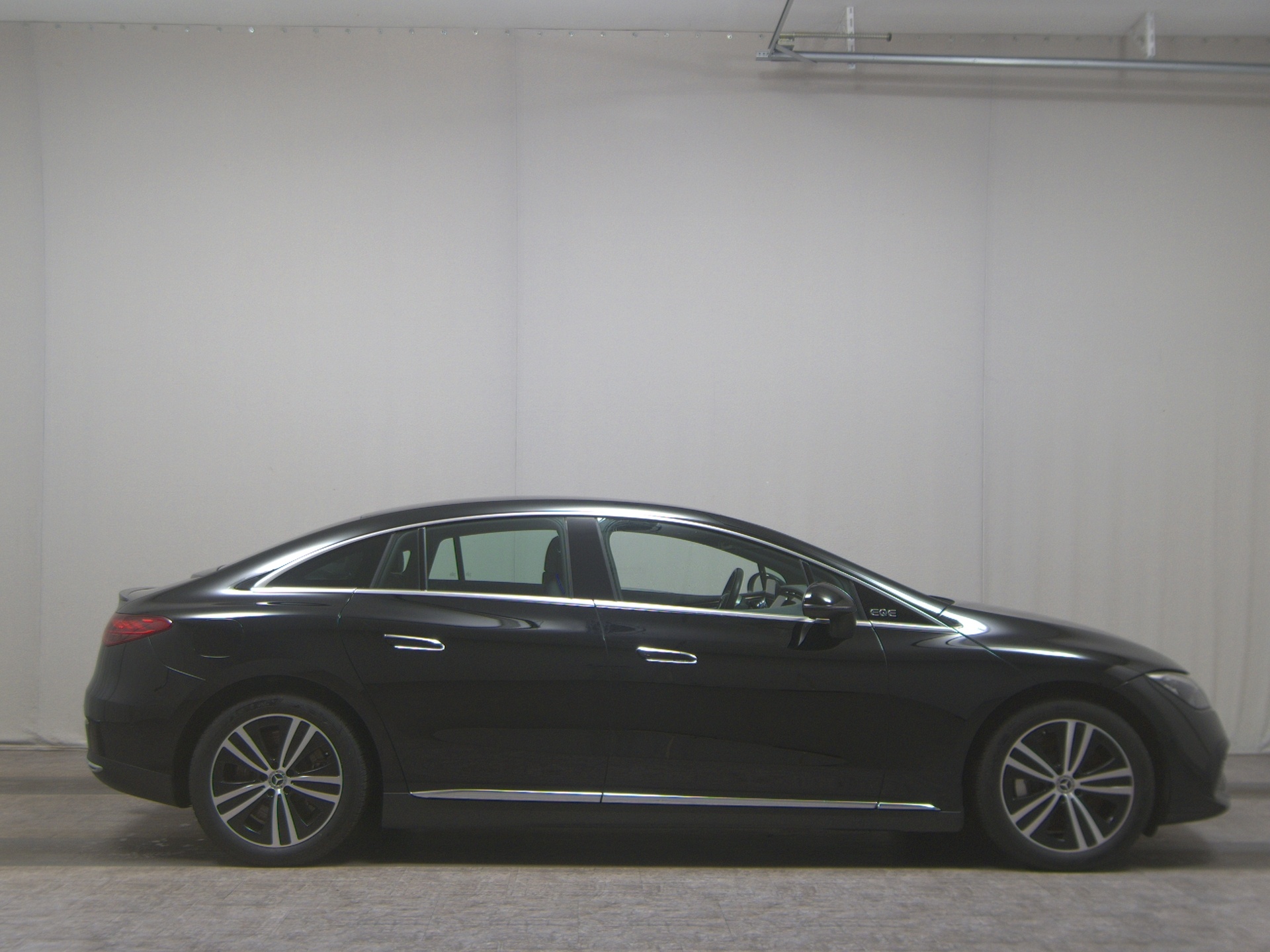 Mercedes-Benz EQE 300 T-Leder Navi LED MBUX RFK AHK