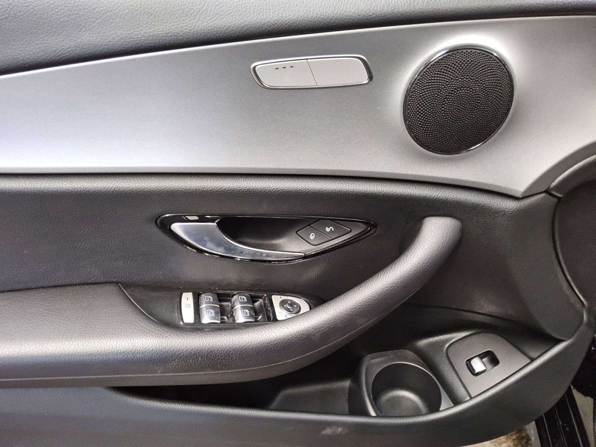 Mercedes-Benz E 300 de Avantgarde Navi Widescreen LED Kamera 10