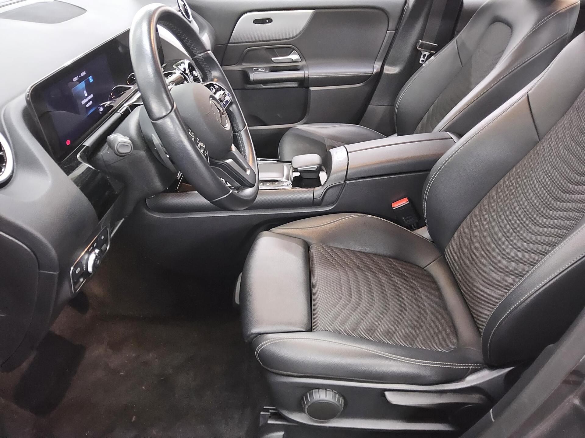 Mercedes-Benz GLA 180 d Style Navi LED RfK Shz PDC Tempomat 9