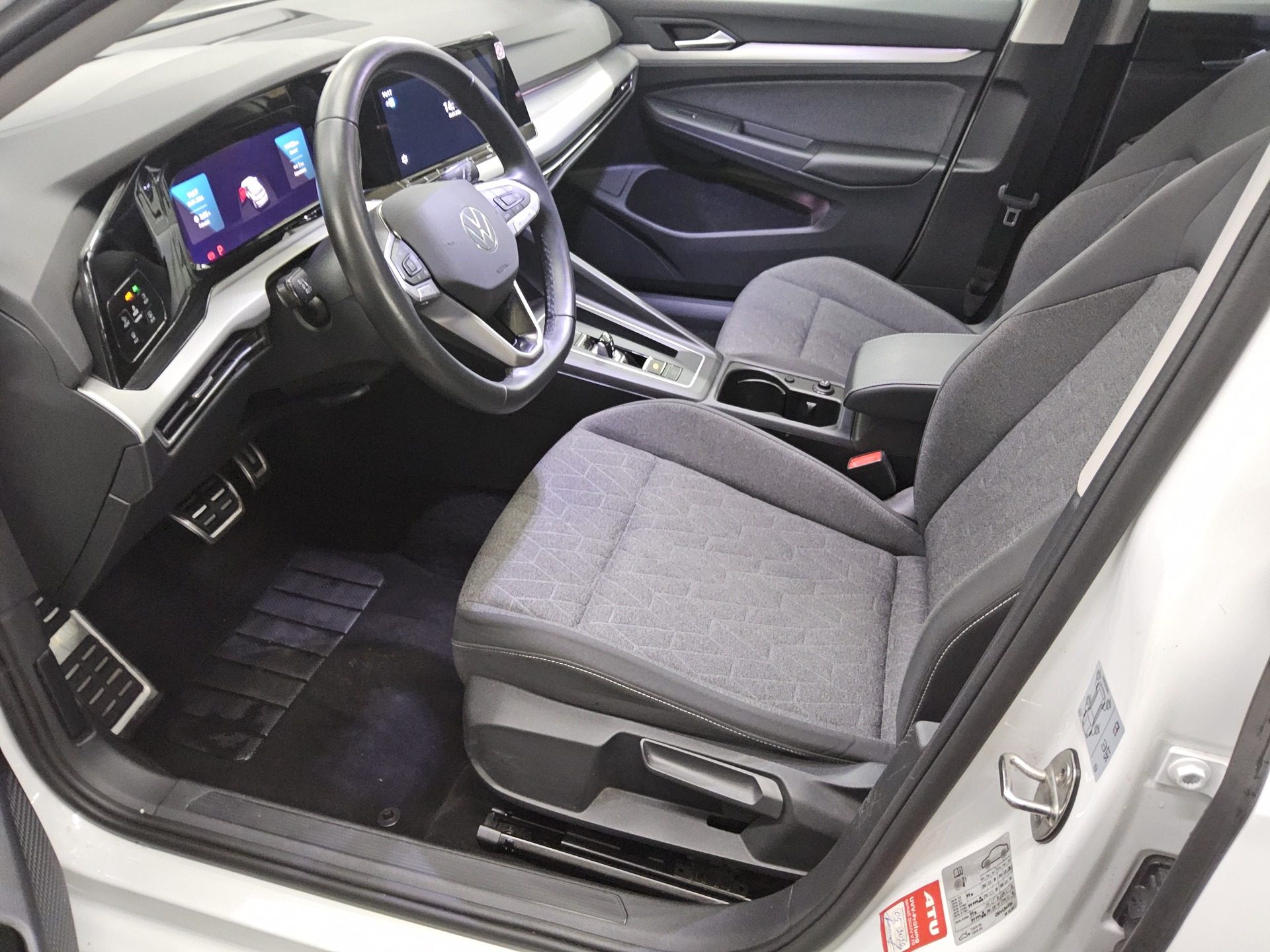 Volkswagen Golf-8 2.0 TDI Move Navi LED+ DC-Pro Pano HuD 9