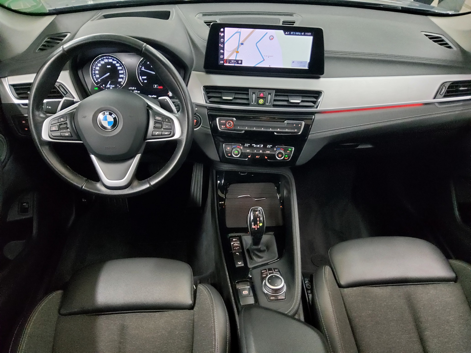 BMW X1 xDrive20d Sport-Line Nav Pano HuD H-K LED AHK 5