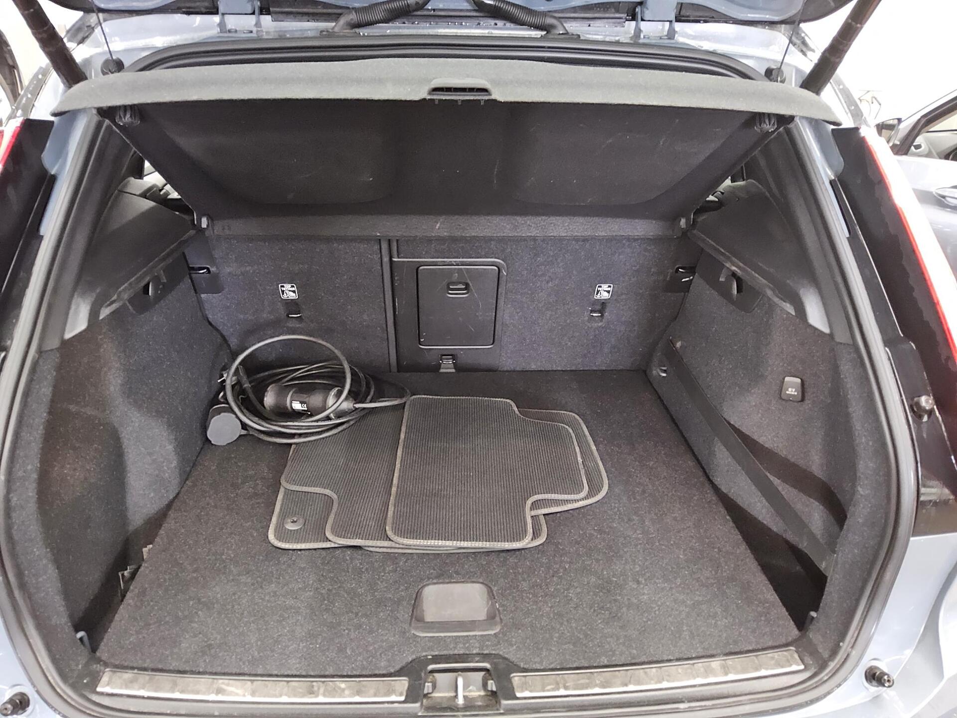 Volvo XC40 T5 Recharge R-Design Leder Navi LED RFK H-K 11