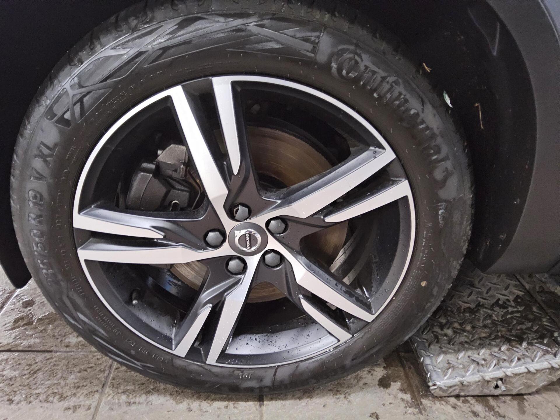 Volvo XC40 T5 Recharge R-Design Leder Navi LED RFK H-K 10