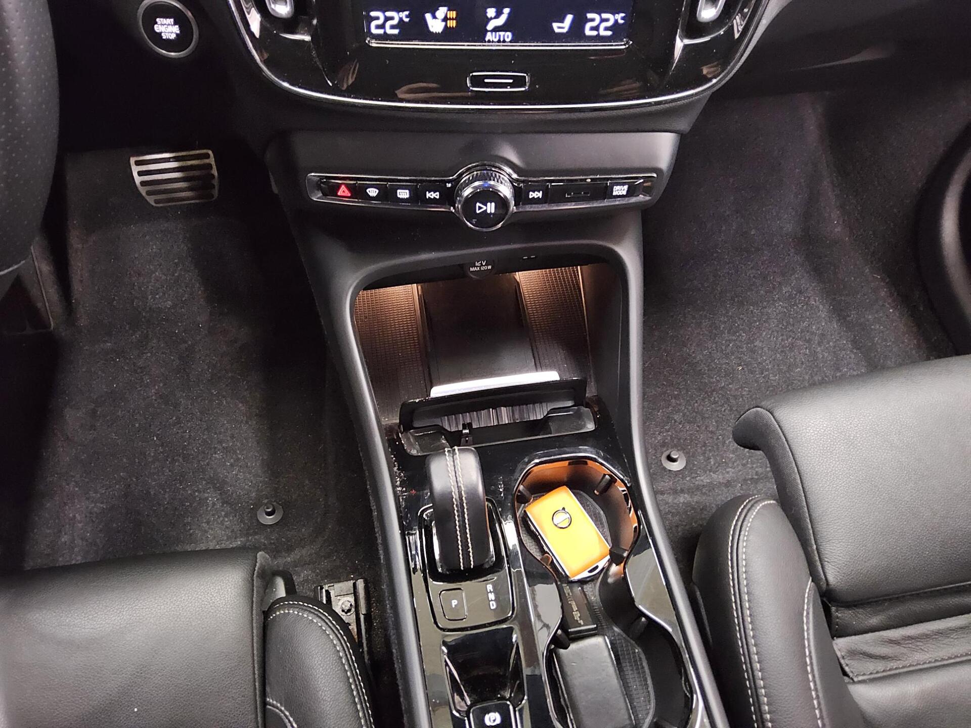 Volvo XC40 T5 Recharge R-Design Leder Navi LED RFK H-K 6