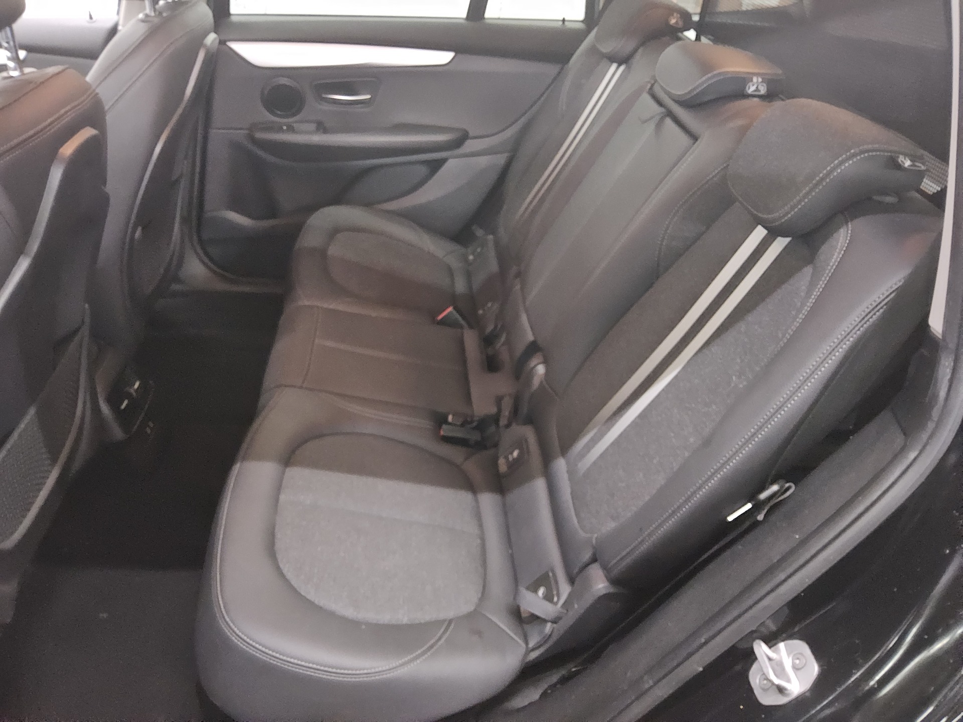 BMW 218 Gran Tourer Adv. T-Leder Navi LED AHK RFK 12