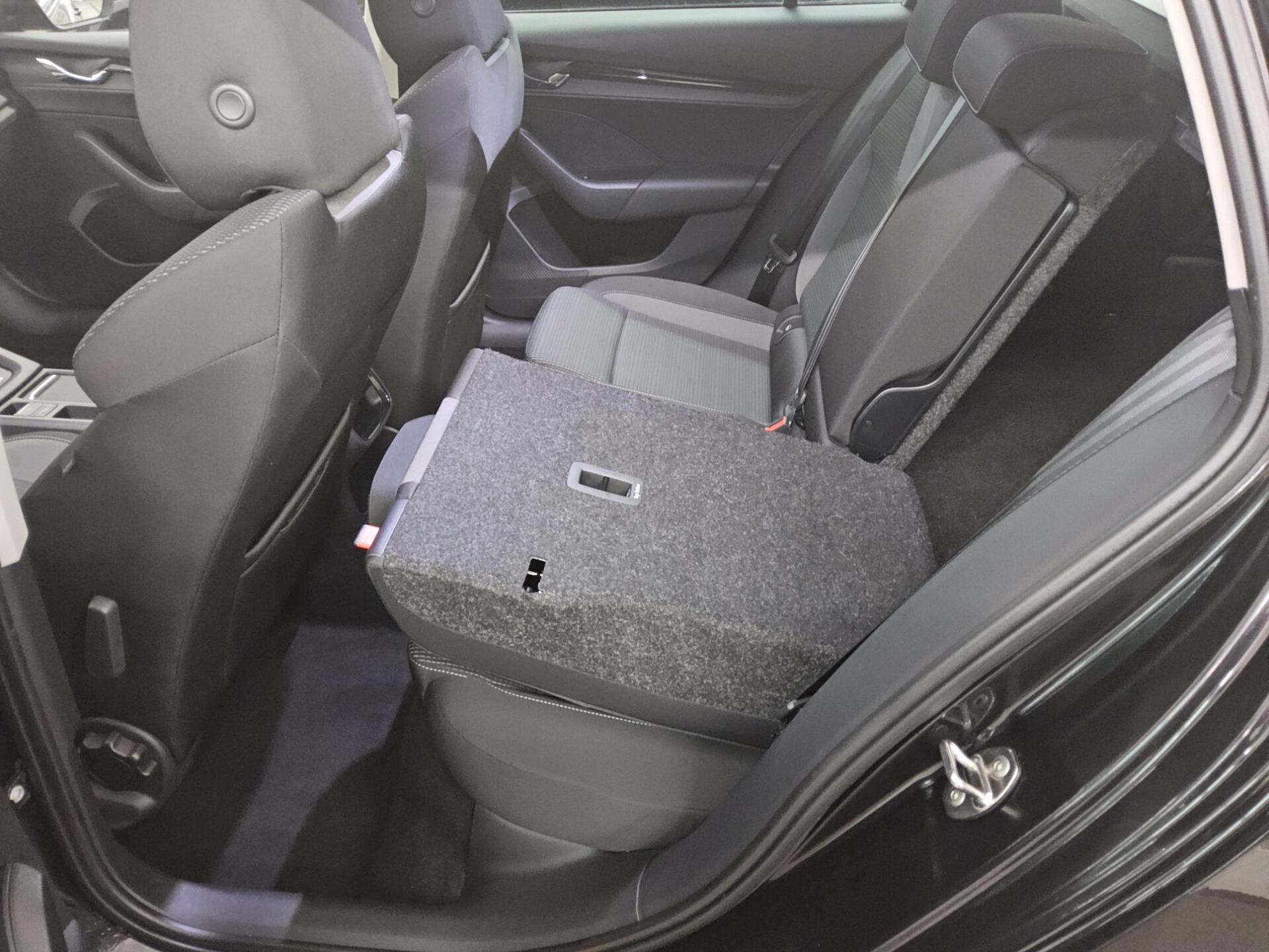 Skoda Octavia Kombi 2.0 TDI Ambition Navi Led vc PDC 13