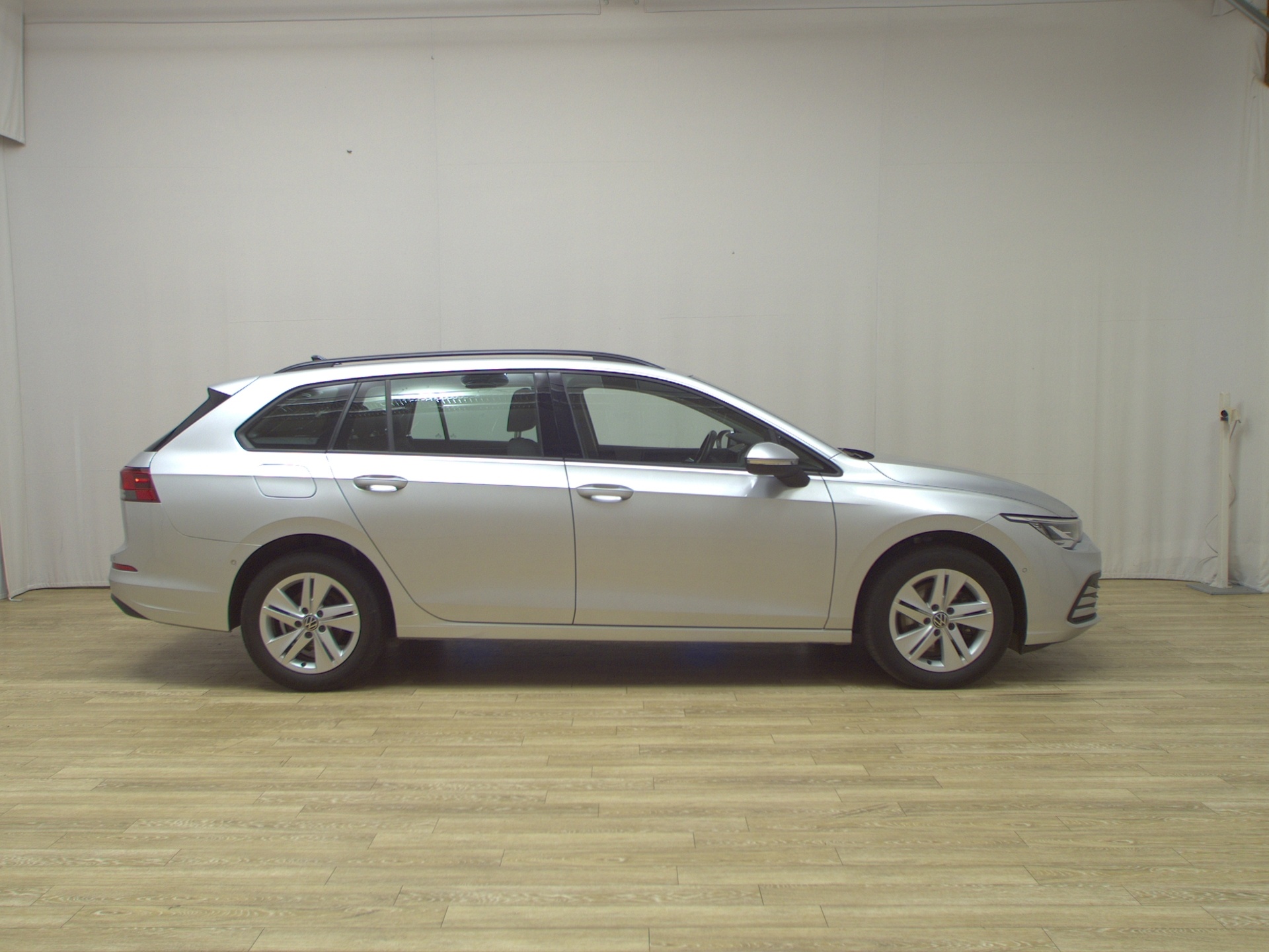 Volkswagen Golf-8 Var. 2.0 TDI Life Navi LED AID ACC DAB+