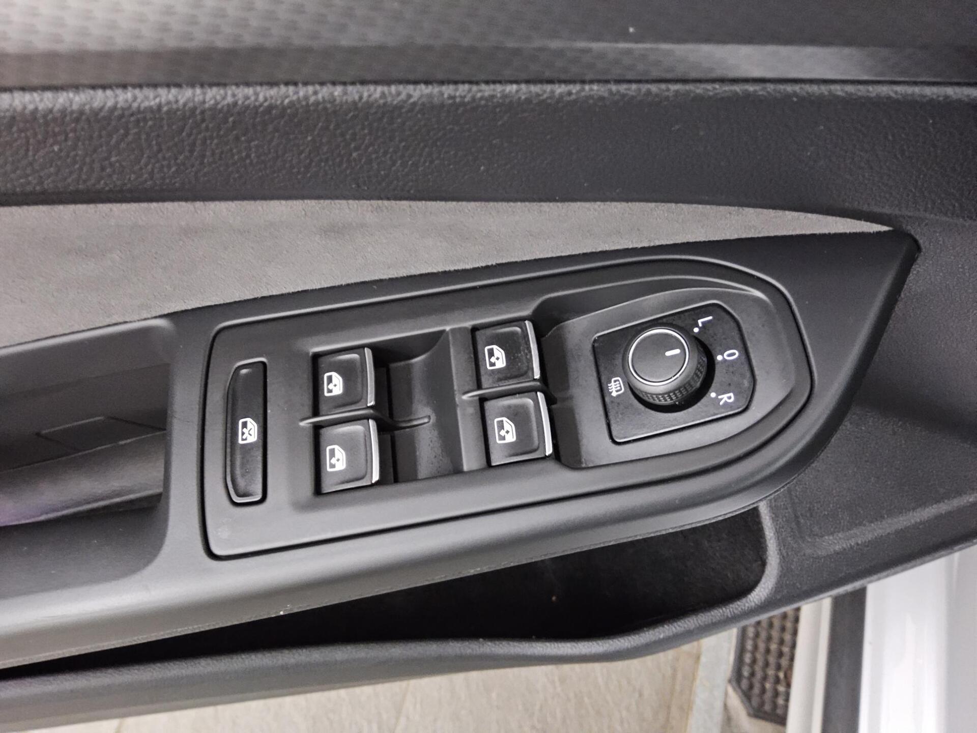 Volkswagen Golf-8 Alltrack 2.0 TDI 4M Navi LED+ AID AHK ACC 10