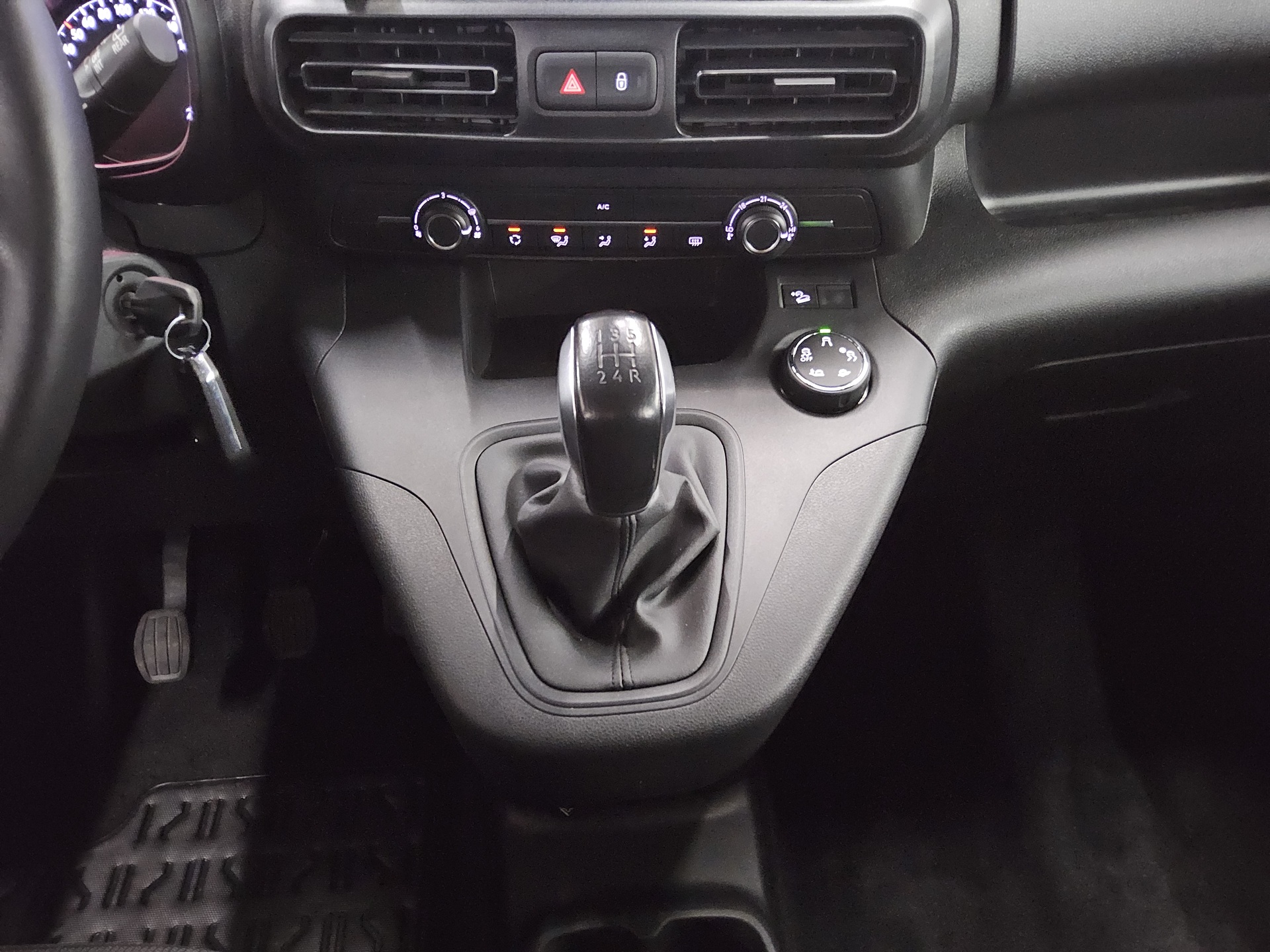 Opel Combo Life 1.5 D Edition 5-Sitzer Navi AHK PDC 6