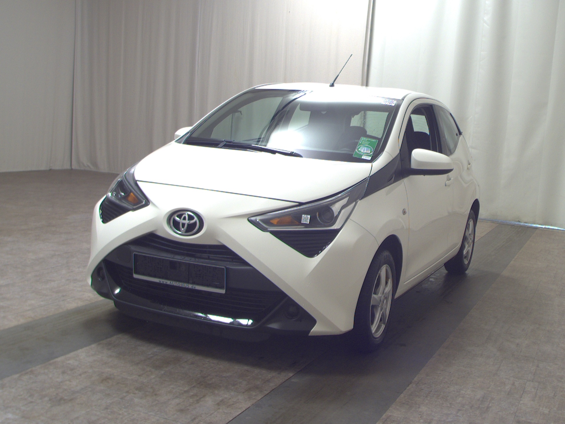 Toyota Aygo 1.0 x-Play 4-Türen Tempomat Shz 2