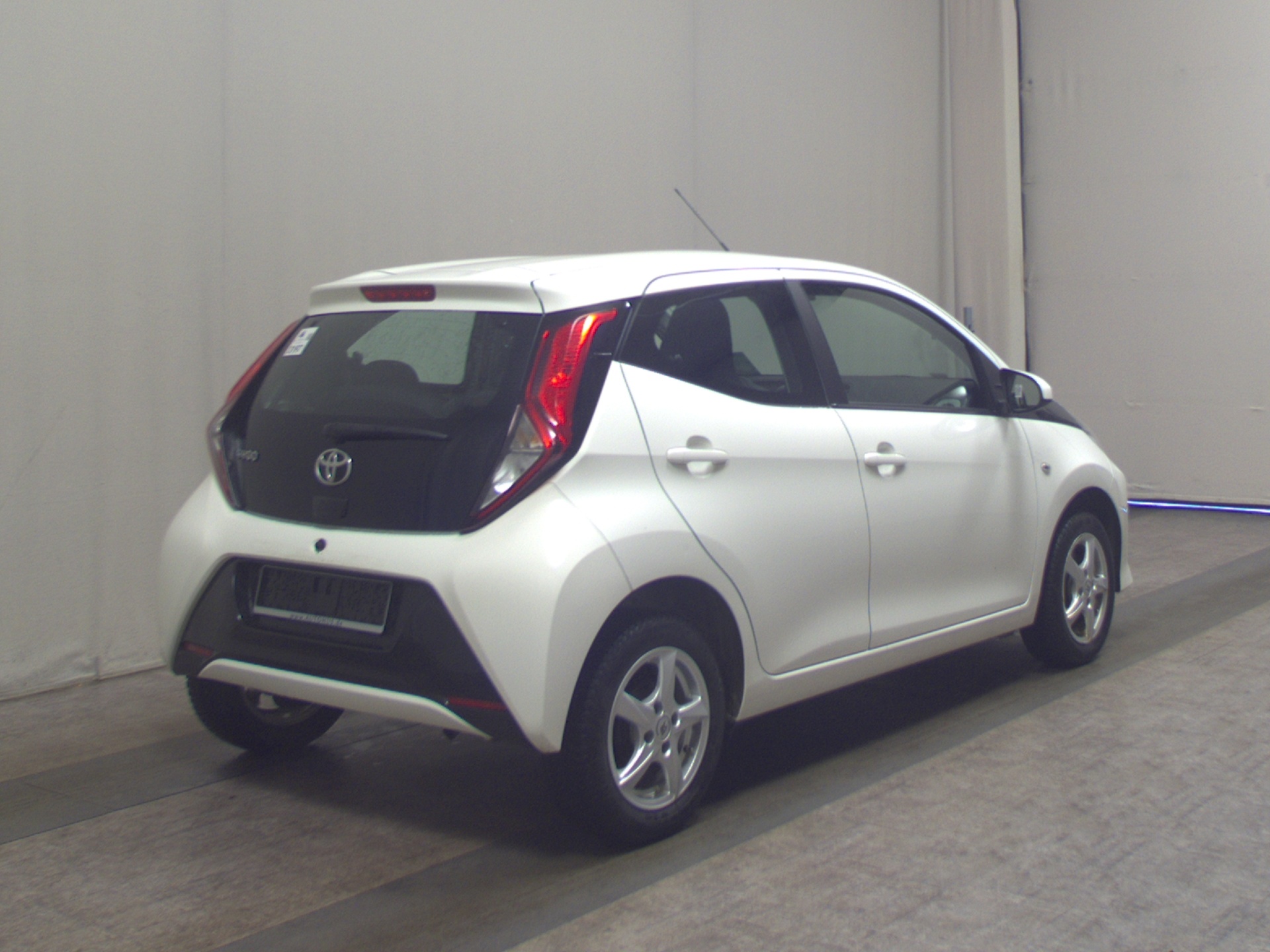 Toyota Aygo 1.0 x-Play 4-Türen Tempomat Shz 4