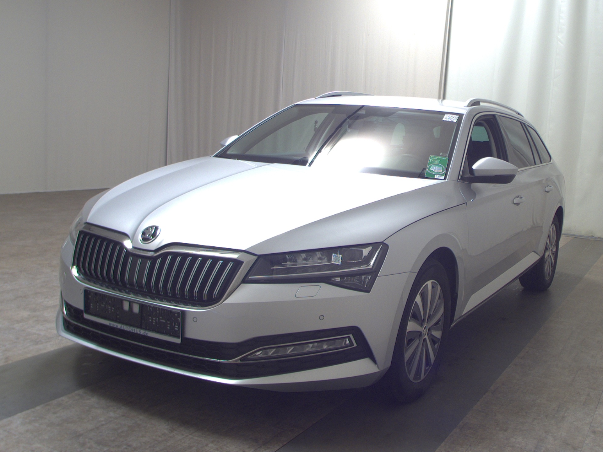 Skoda Superb Kombi 2.0 TDI Style Leder Navi vc LED RFK 2