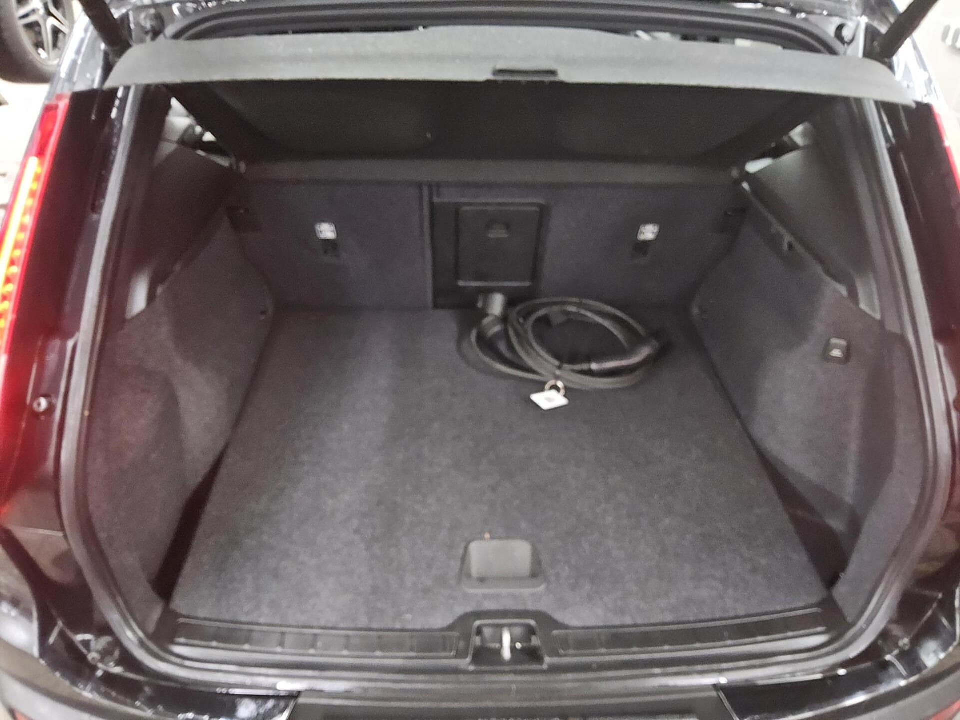 Volvo XC40 T5 Recharge Navi LED RfK AHK ACC PDC SHZ 12