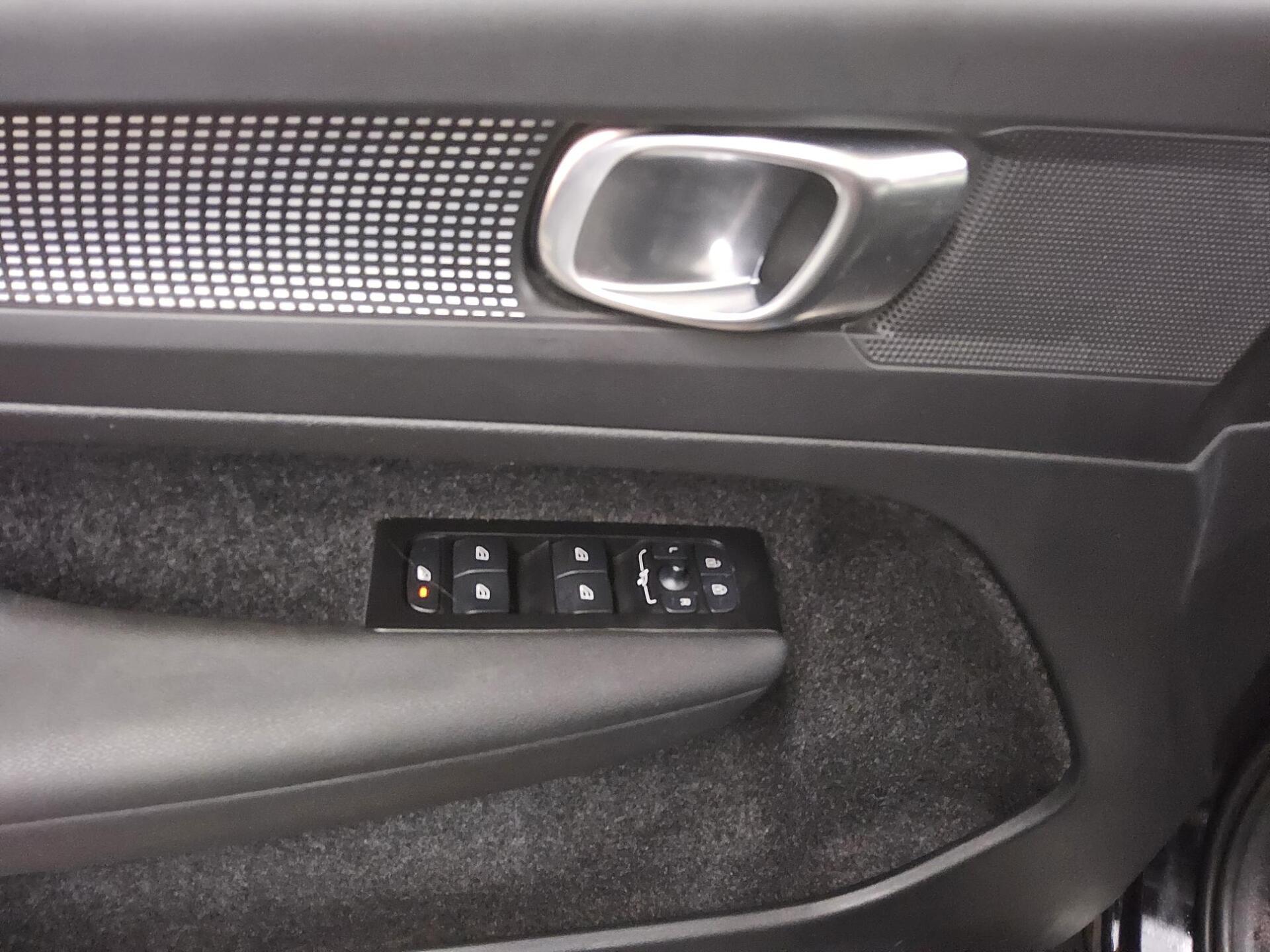 Volvo XC40 T5 Recharge Navi LED RfK AHK ACC PDC SHZ 10