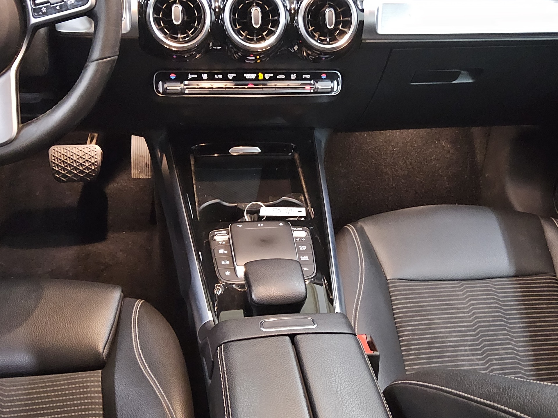 Mercedes-Benz GLB 220 d Progressive T-Leder Navi LED RfK AHK 6