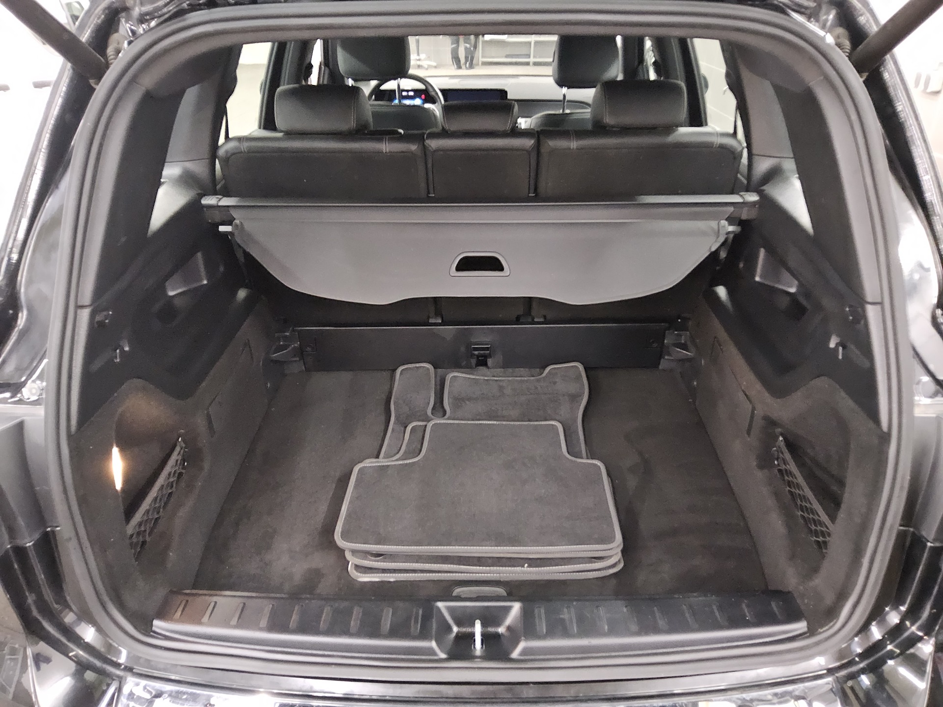 Mercedes-Benz GLB 220 d Progressive T-Leder Navi LED RfK AHK 12