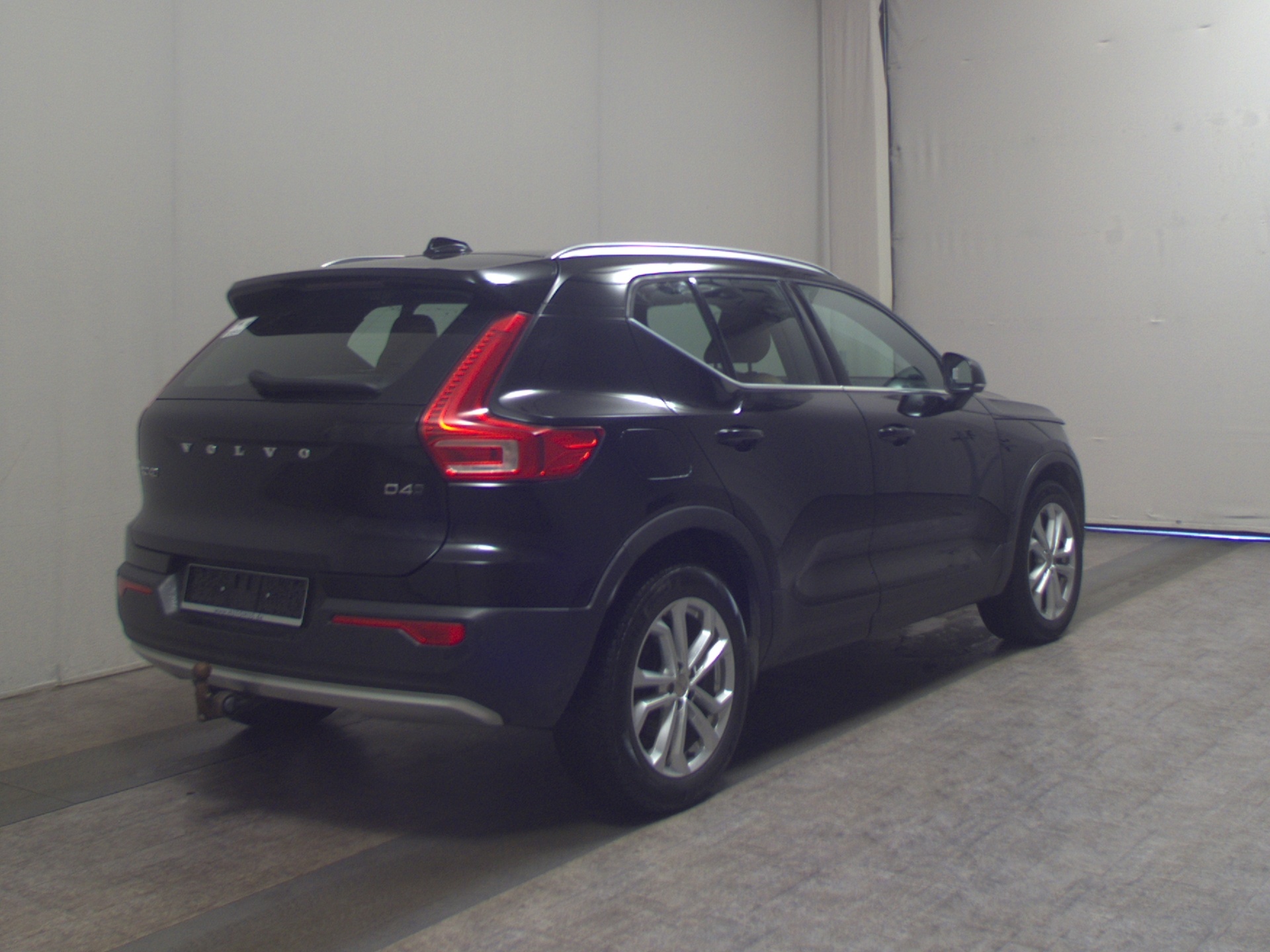 Volvo XC40 D4 AWD Inscription Leder LED AHK RfK 4