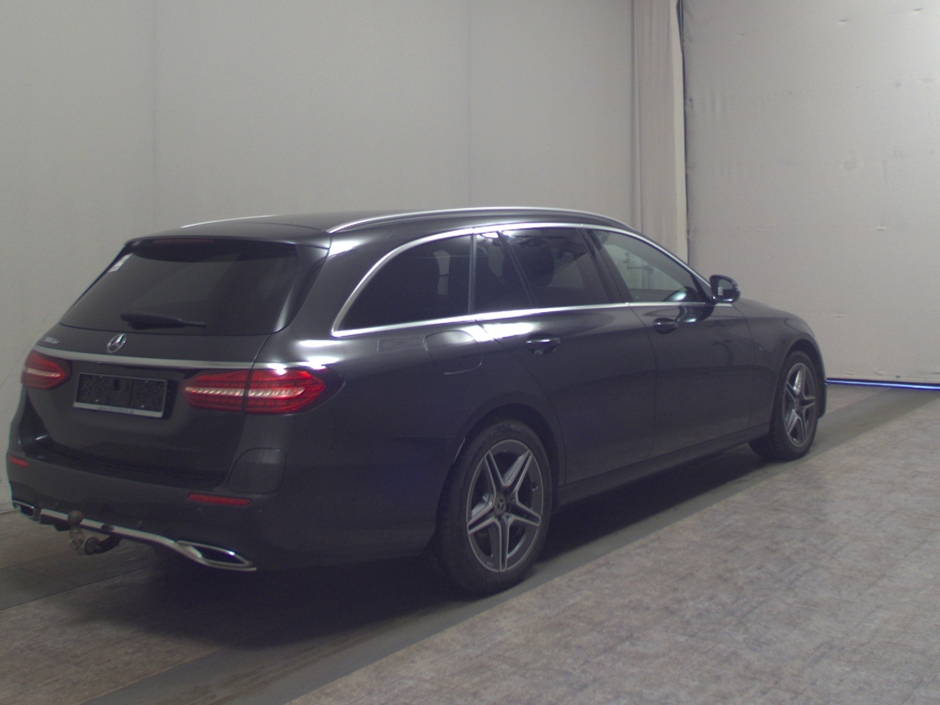 Mercedes-Benz E 300 T de AMG-Line Navi LED RfK Distronic+ AHK 4