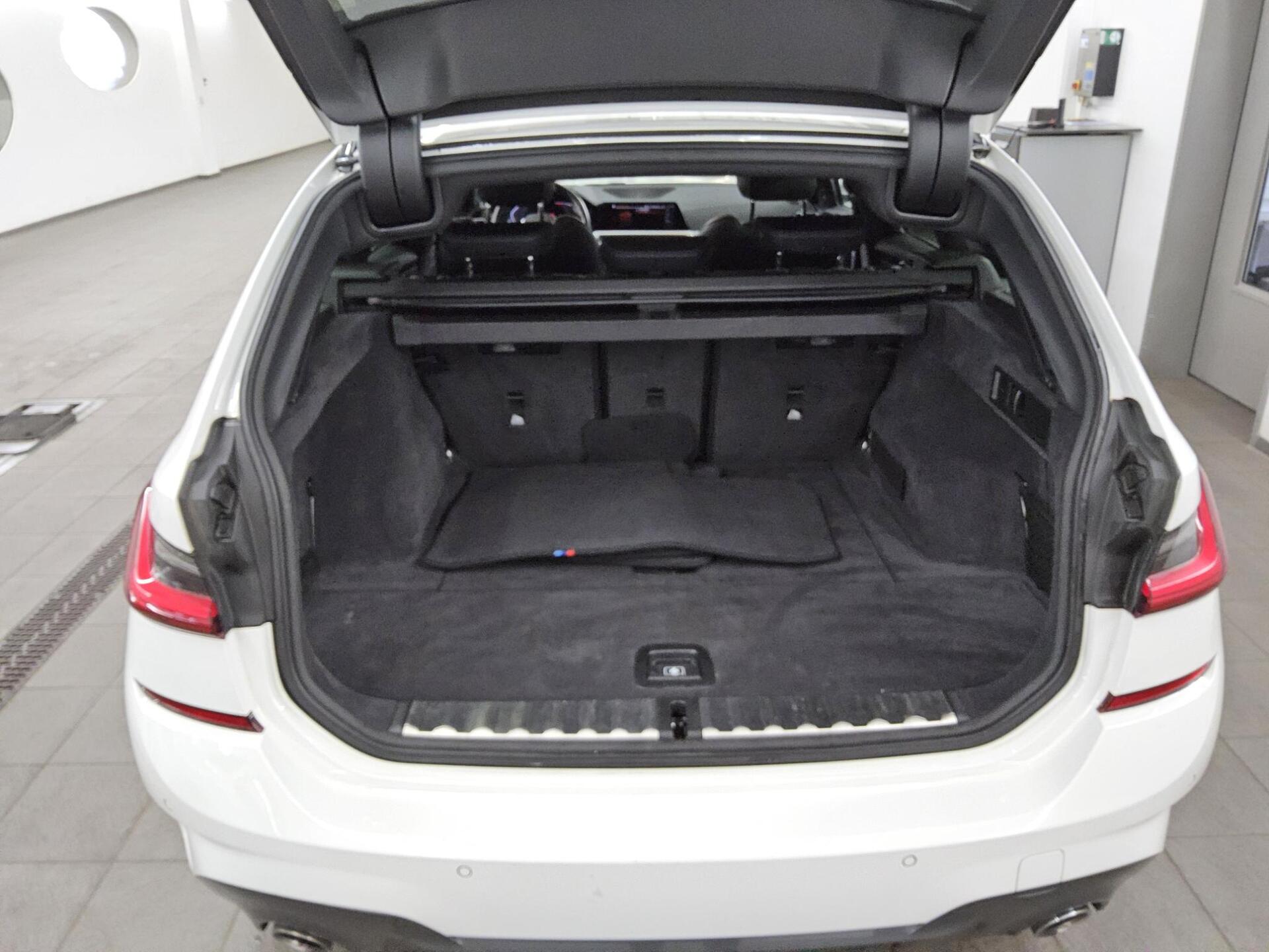 BMW 330iA Touring M-Sport Navi LED LC-Pro H-K DAB 12