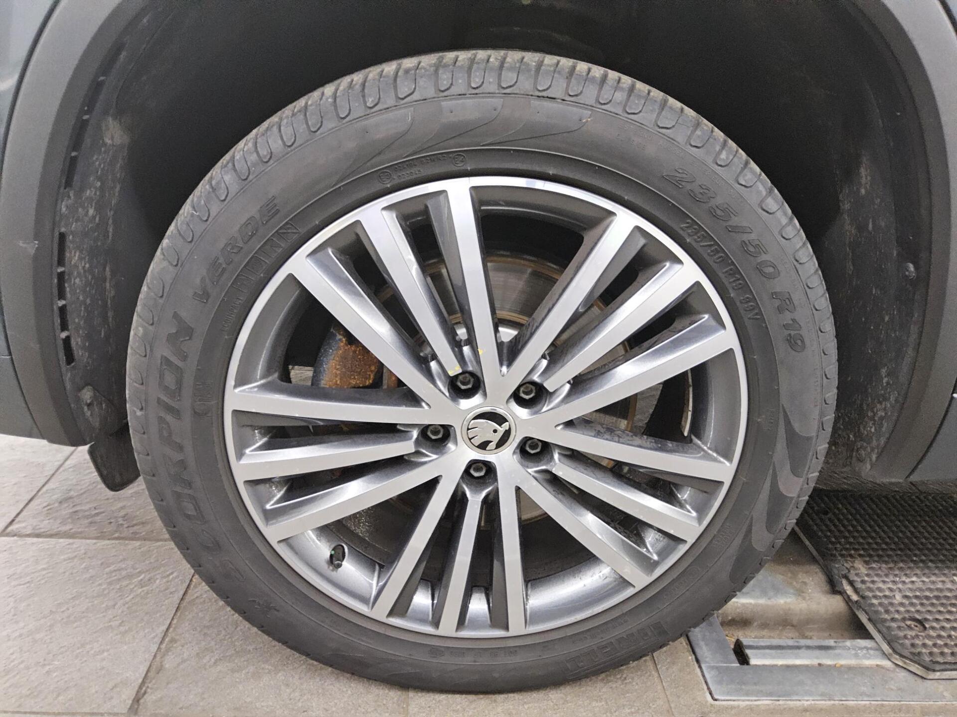 Skoda Kodiaq 2.0 TDI 4x4 L&K Leder Navi LED vc 360° 11