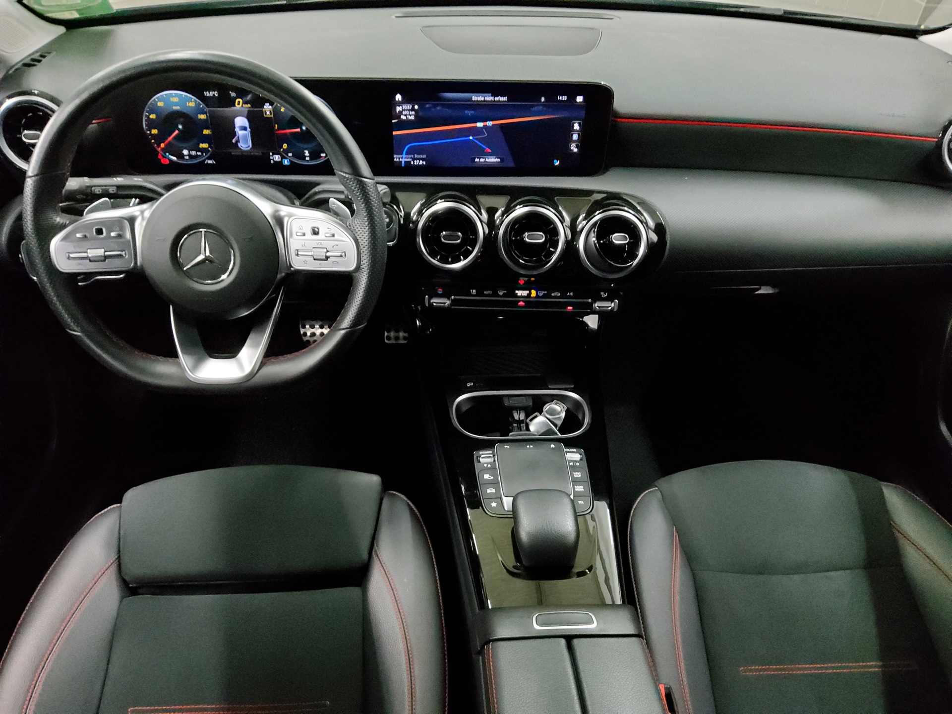 Mercedes-Benz A 180 d AMG-Line T-Leder Navi LED MBUX high RFK 5