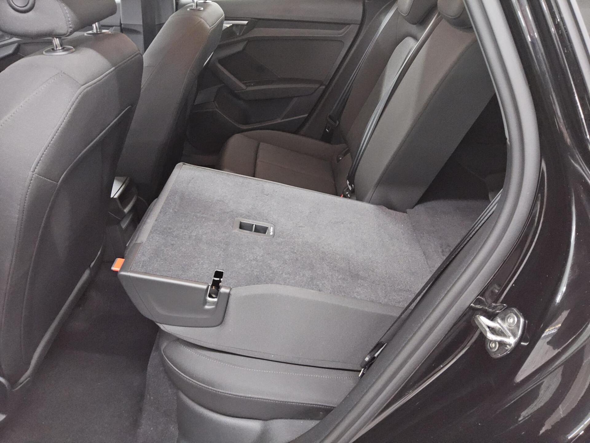 Audi A3 Sportback 30 TFSI Navi Vorb. vc LED AHK PDC 13