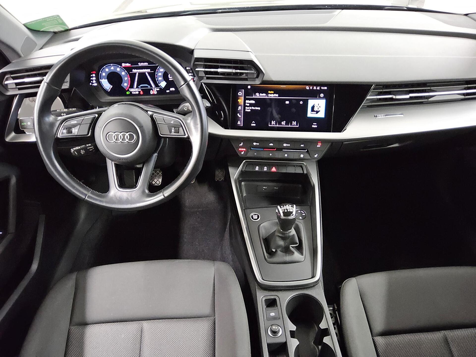 Audi A3 Sportback 30 TFSI Navi Vorb. vc LED AHK PDC 5