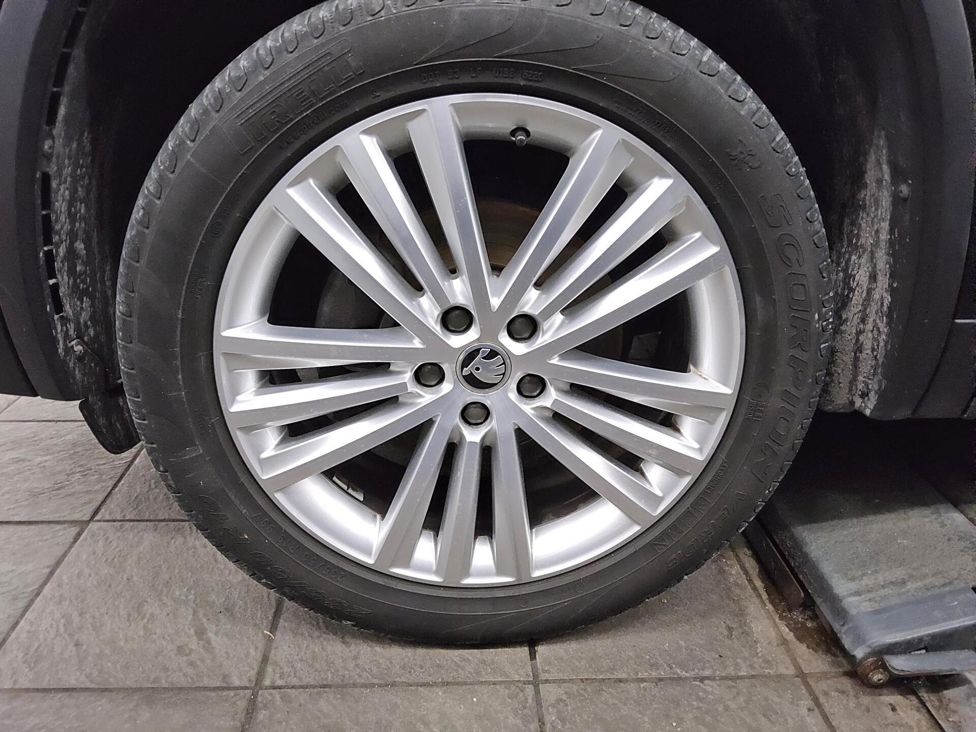 Skoda Kodiaq 2.0 TDI 4x4 Style Navi LED vc Pano 360° 11