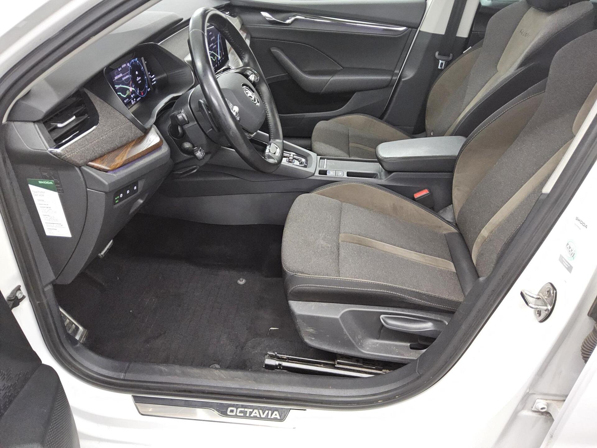 Skoda Octavia 2.0 TDI 4x4 Scout Navi LED vc Pano AHK 9